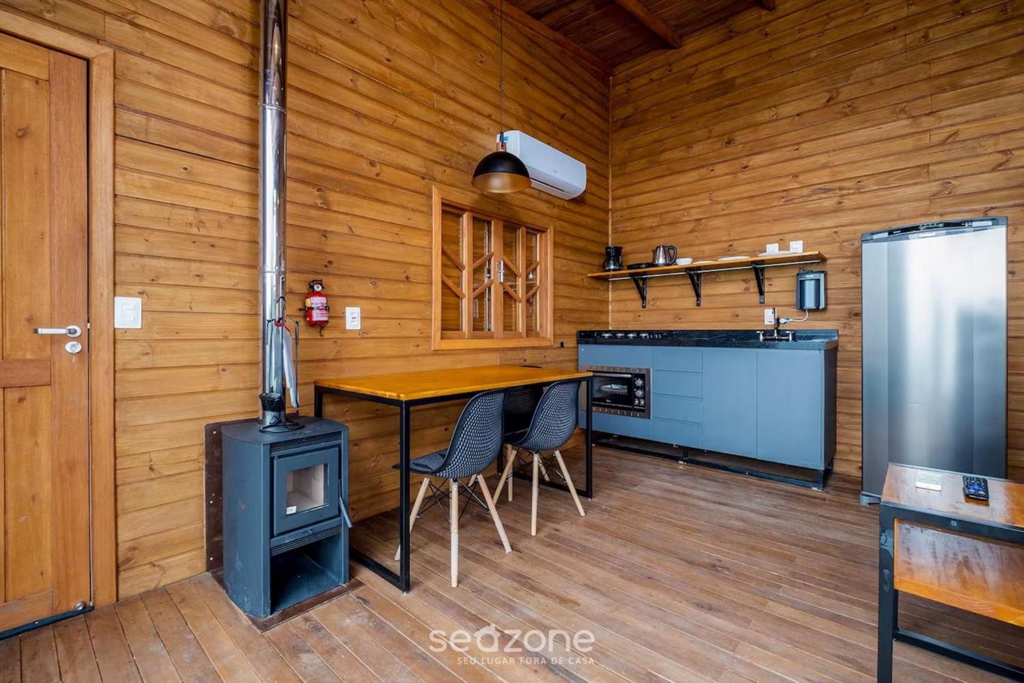 Gorgeous Mountain Jacuzzi Cabin VST013