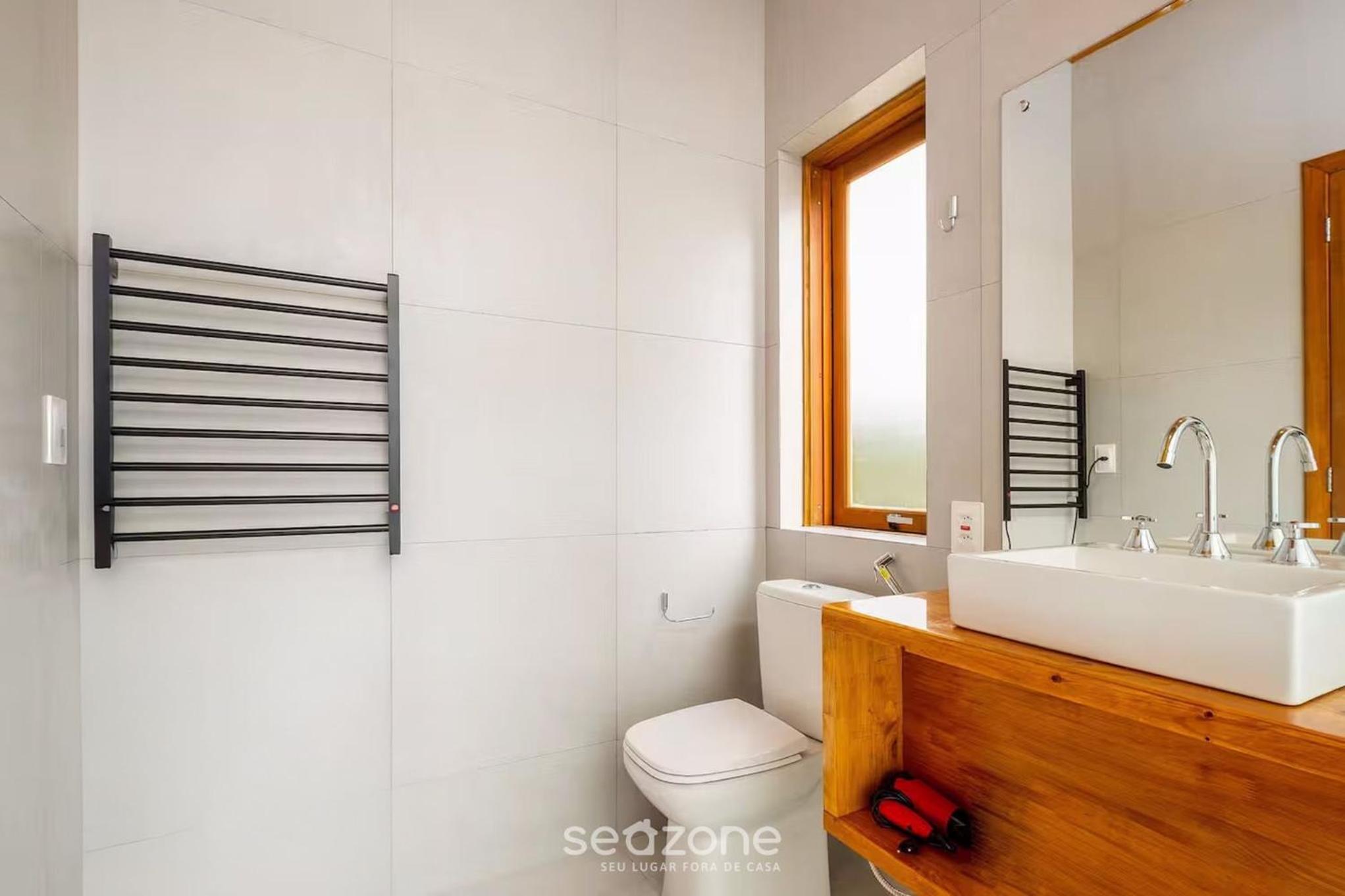 Gorgeous Mountain Jacuzzi Cabin VST013