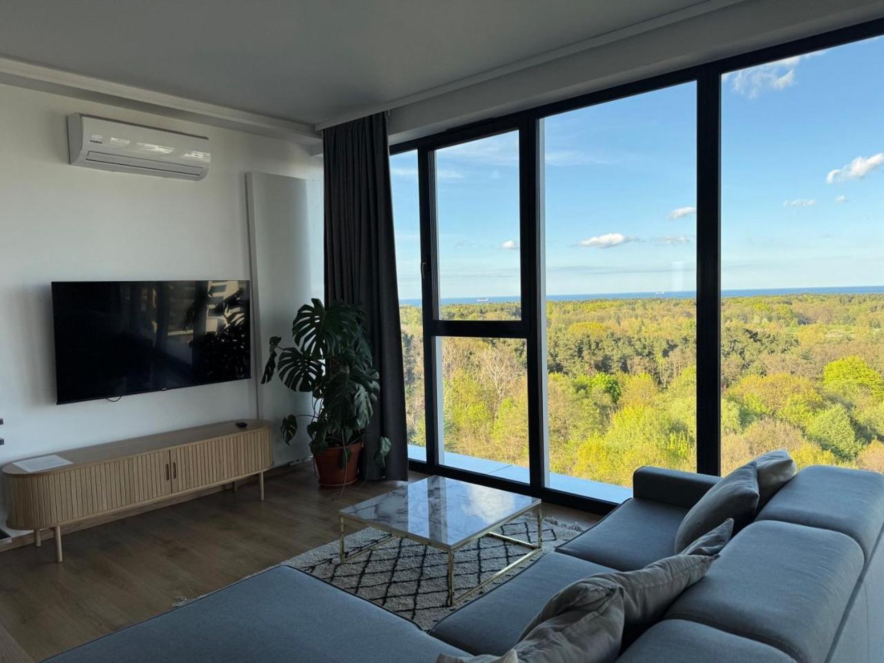 Widok - Klima - WiFi - Netflix - Sauna - Darmowy parking - Siłownia - Obok plaży - Mieszkanie z widokiem na morze 6 osób