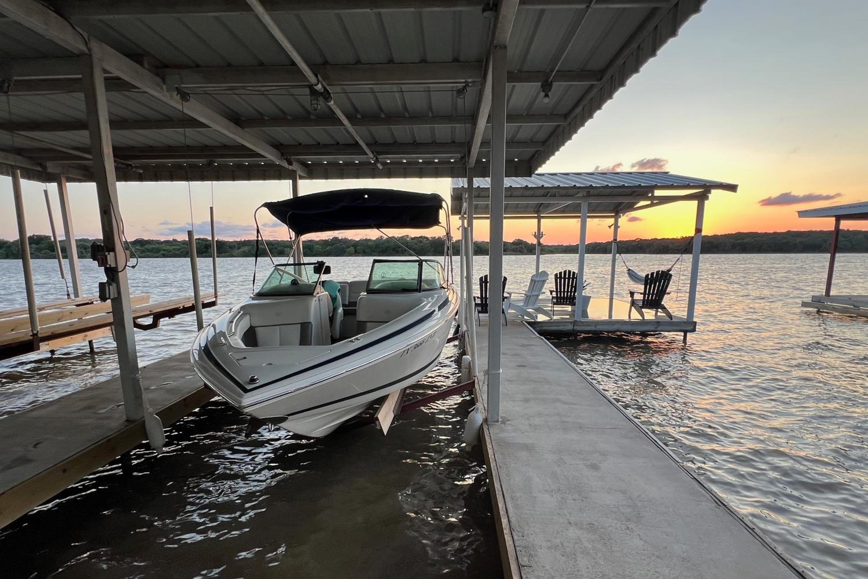 Open Water Sunset Kingsland Lakehouse with Boat Slip
