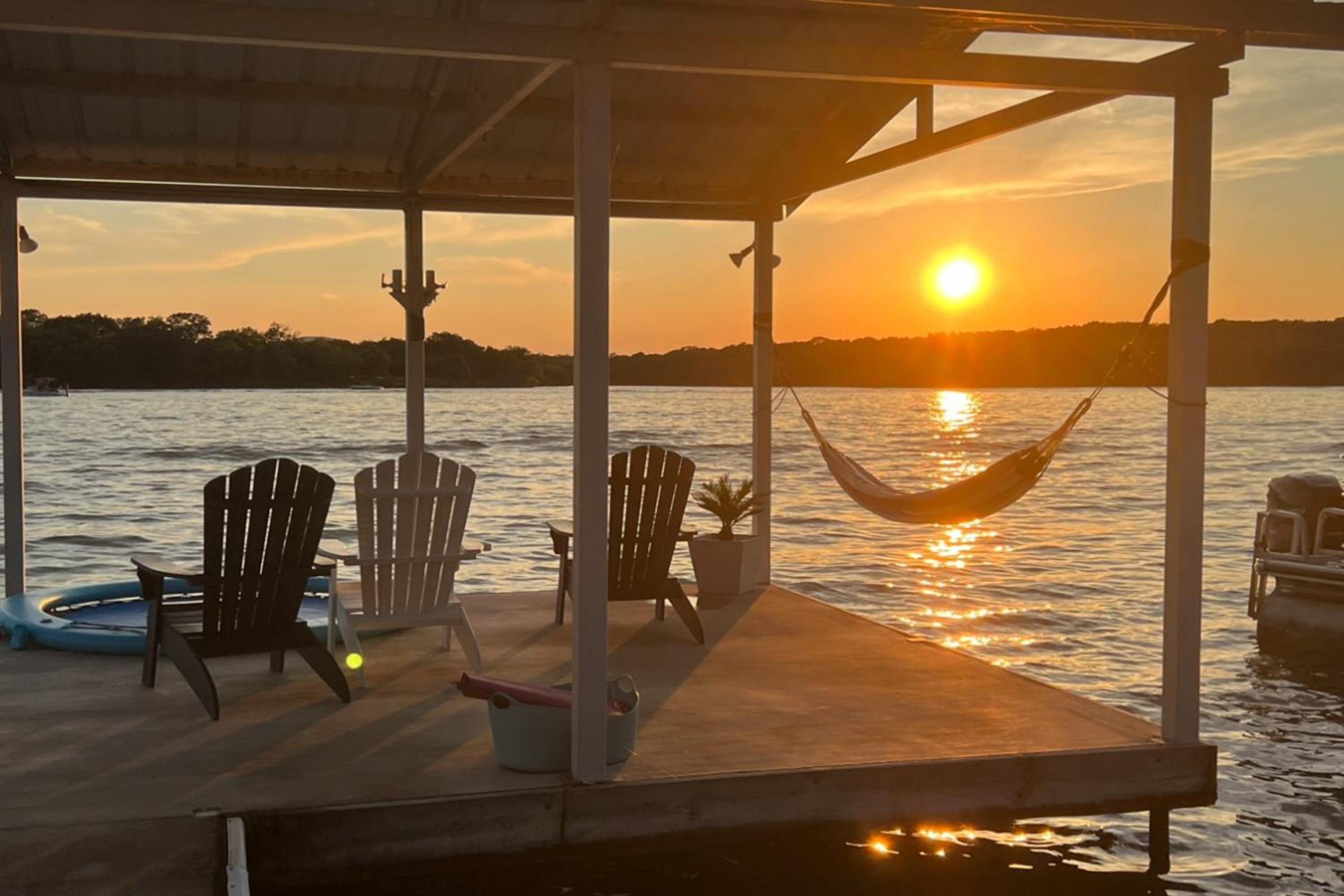 Open Water Sunset Kingsland Lakehouse with Boat Slip