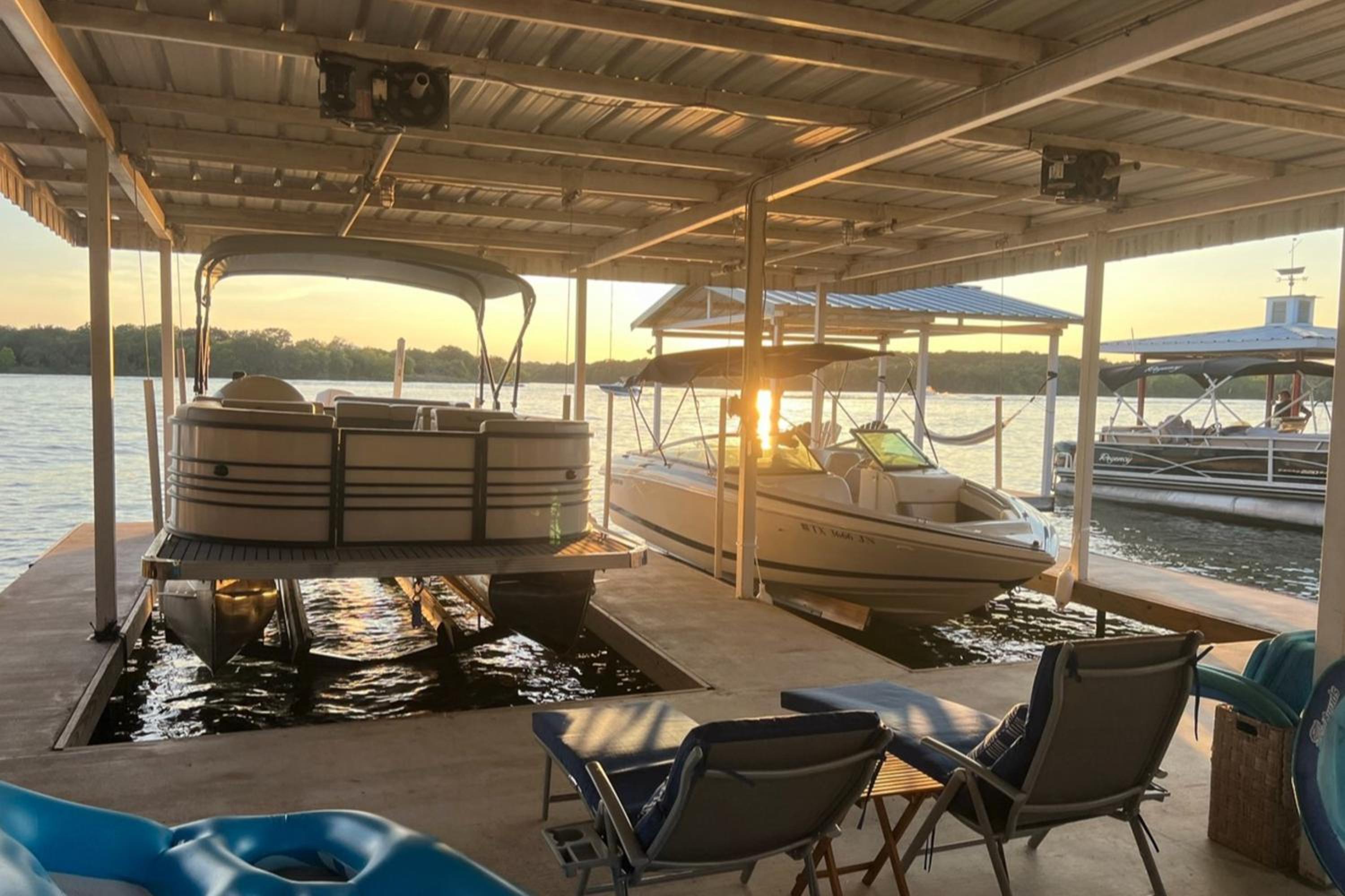Open Water Sunset Kingsland Lakehouse with Boat Slip