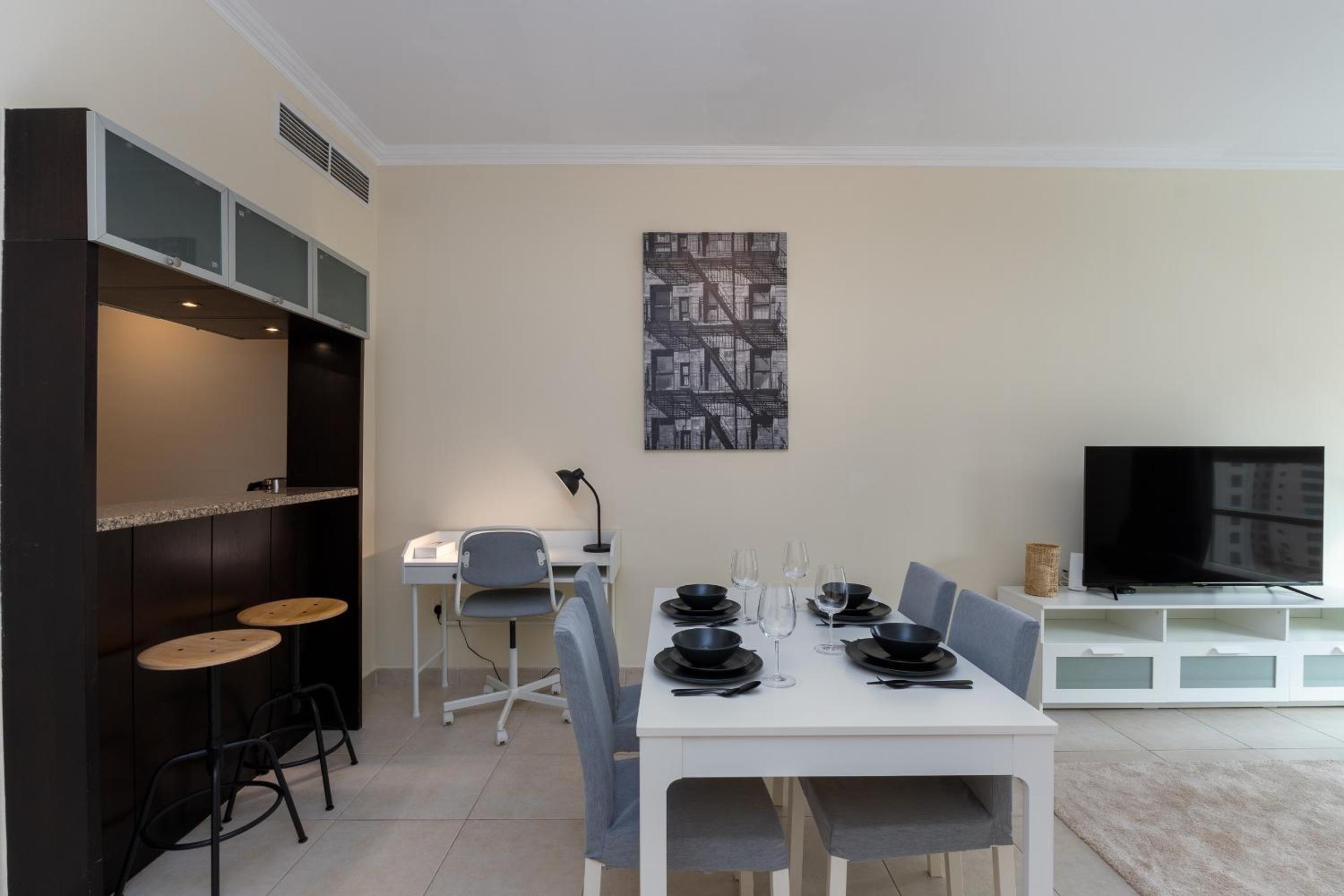 Marina Quays West, Dubai Marina - Mint Stay
