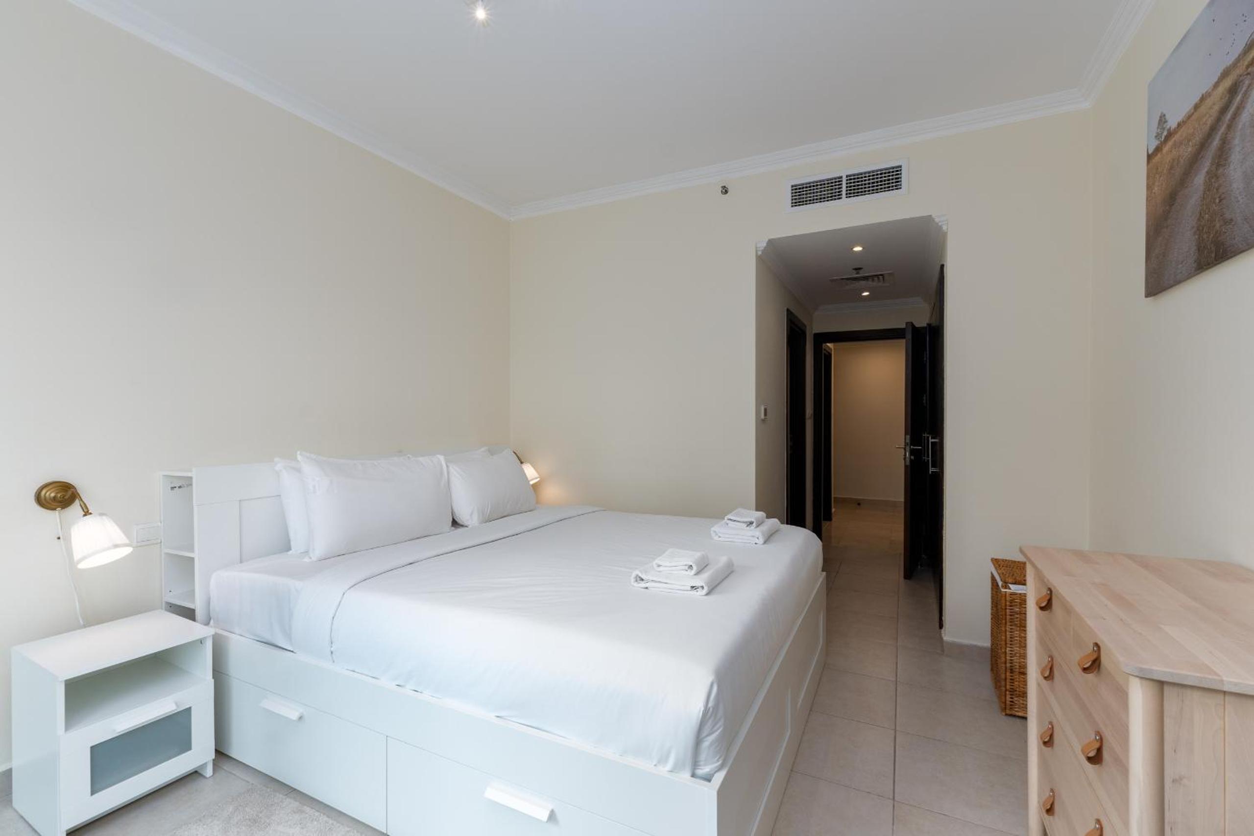 Marina Quays West, Dubai Marina - Mint Stay