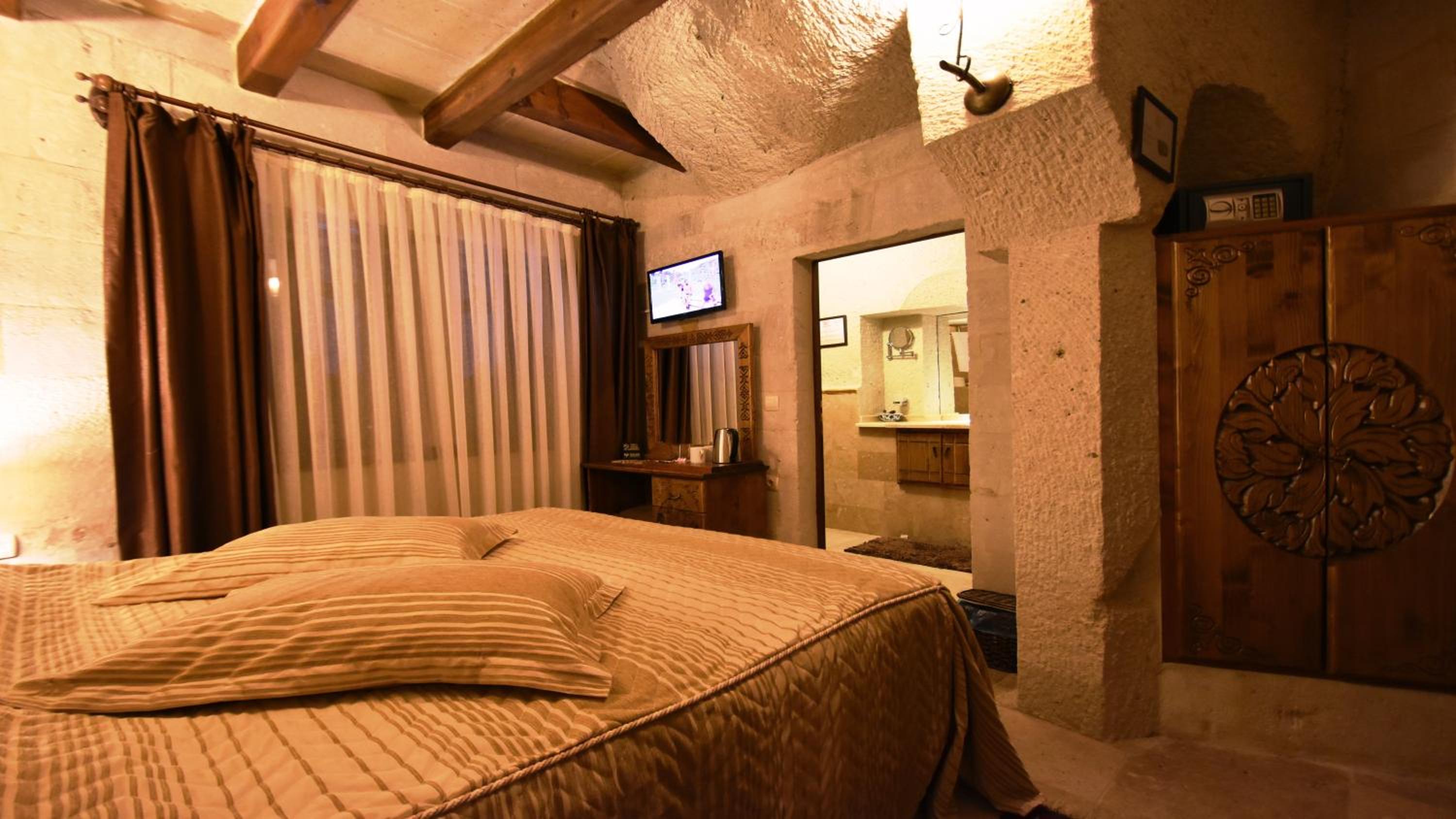 Harman Cave Hotel - Image 83