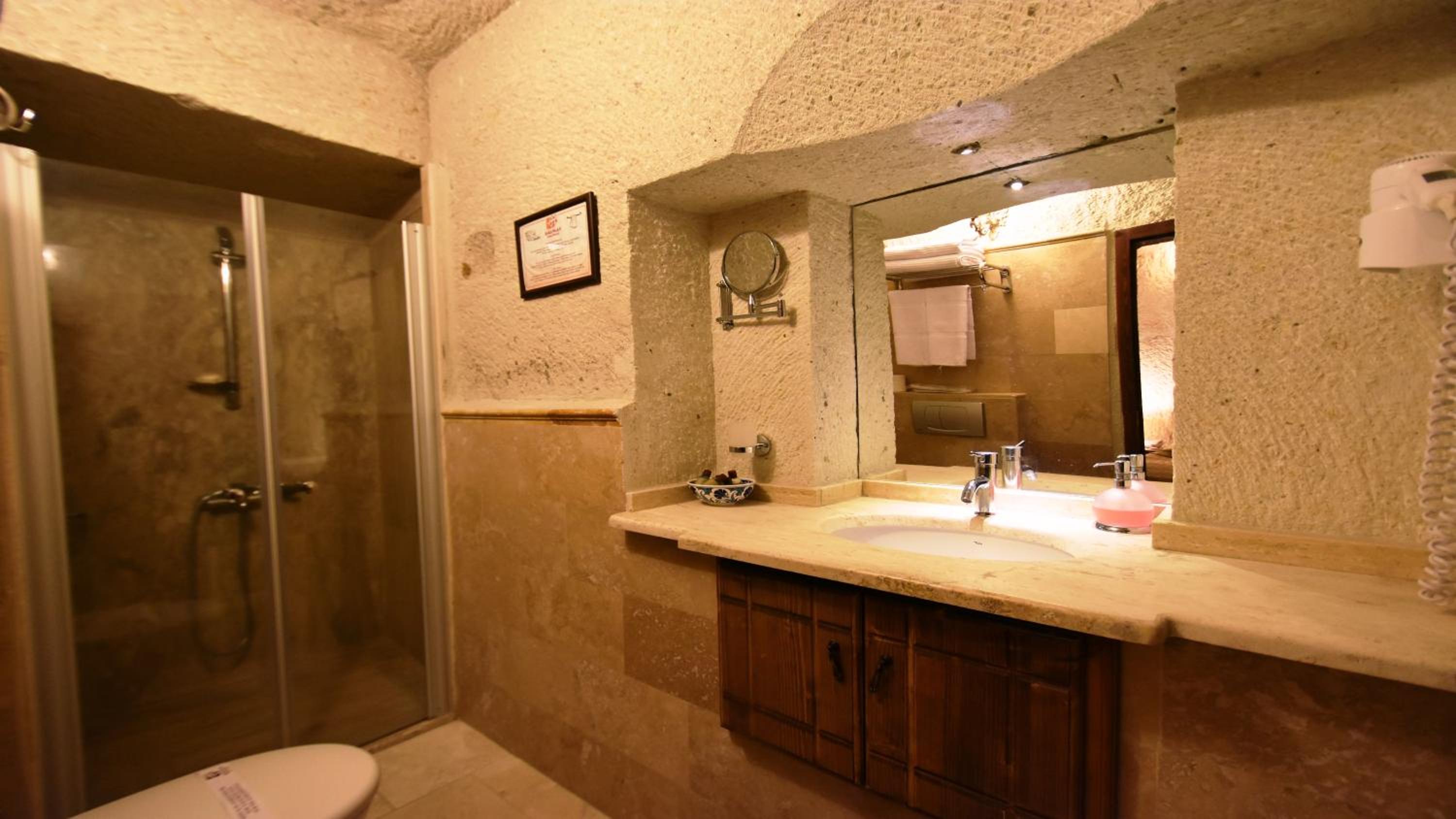 Harman Cave Hotel - Image 84