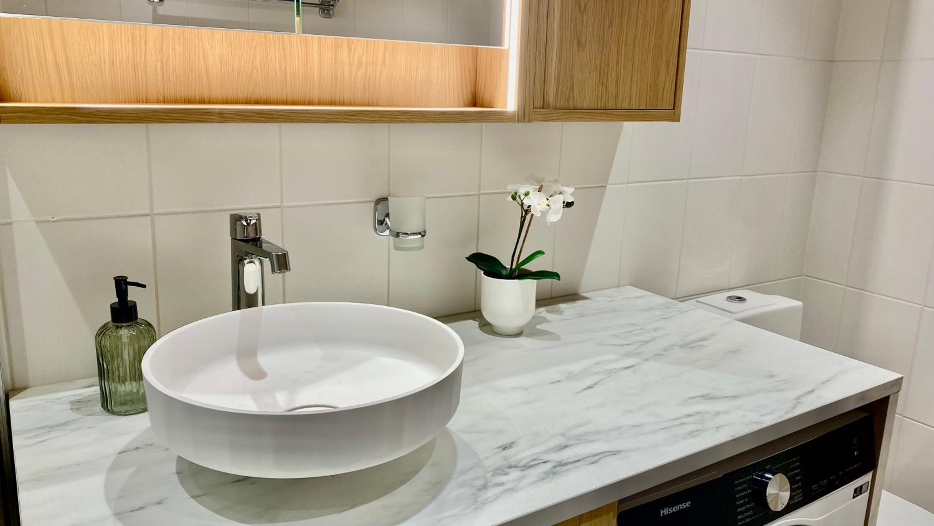 Lootsi Haven - Modern City Apartment with Free Parking