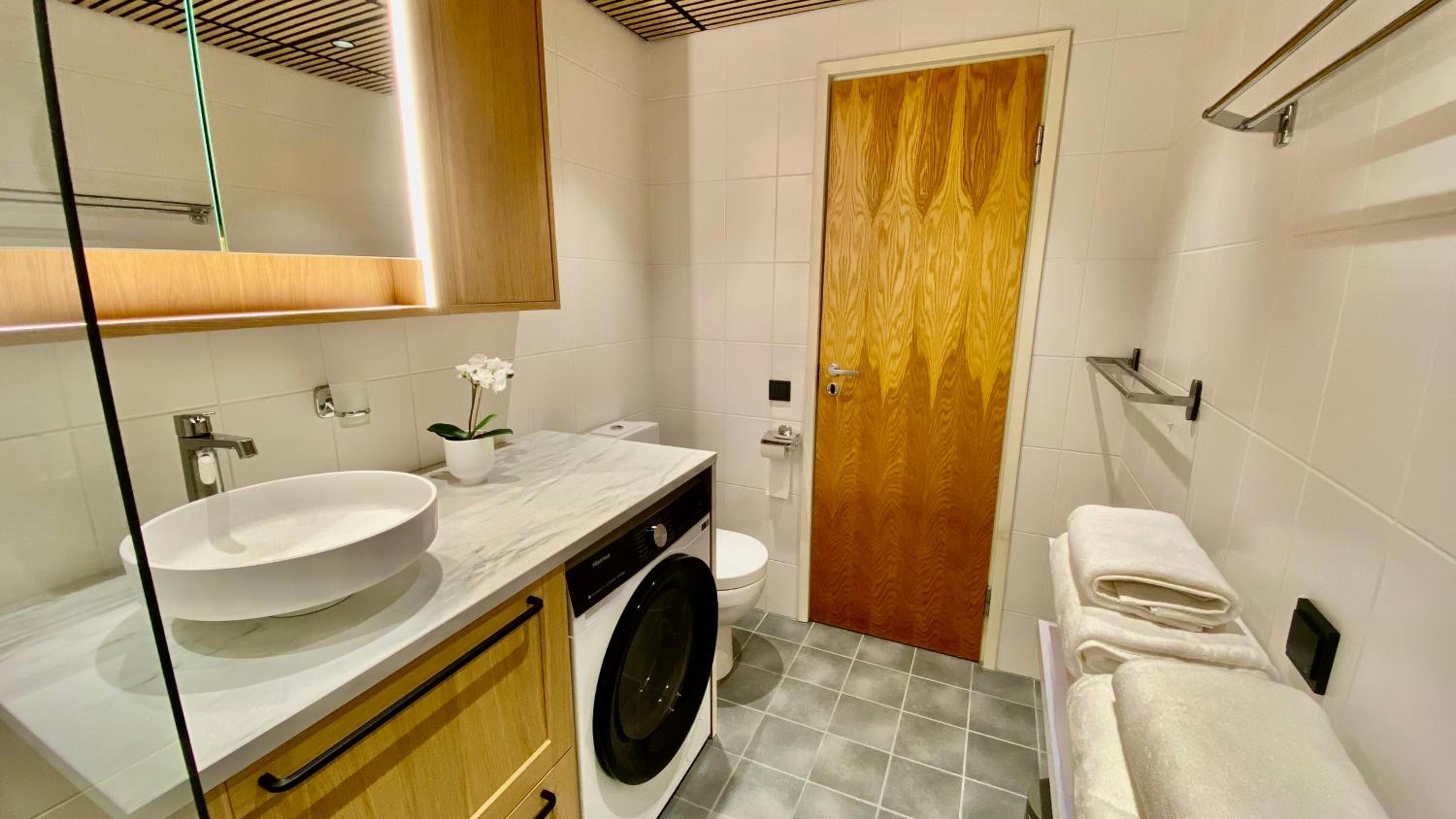 Lootsi Haven - Modern City Apartment with Free Parking