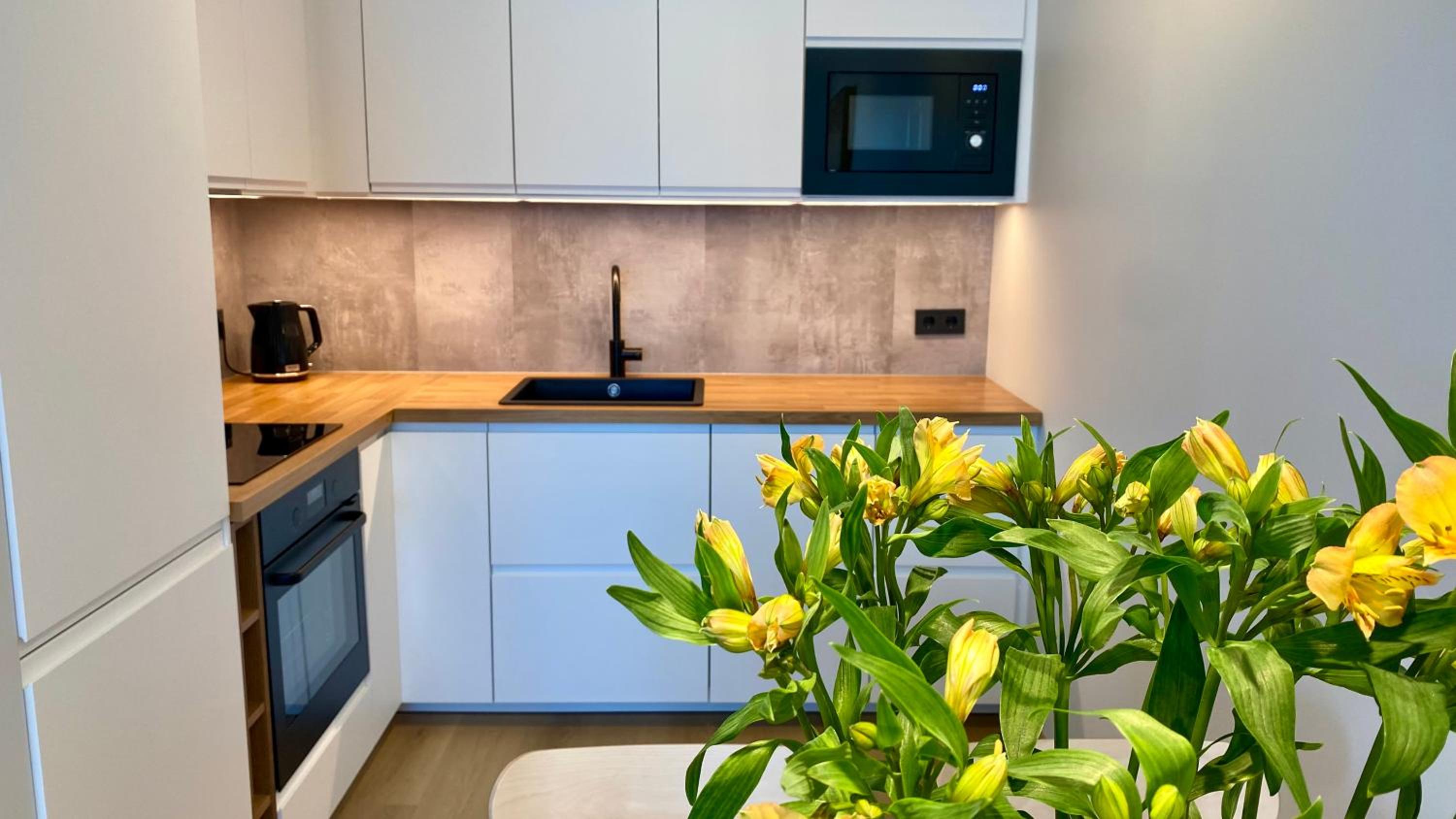 Lootsi Haven - Modern City Apartment with Free Parking