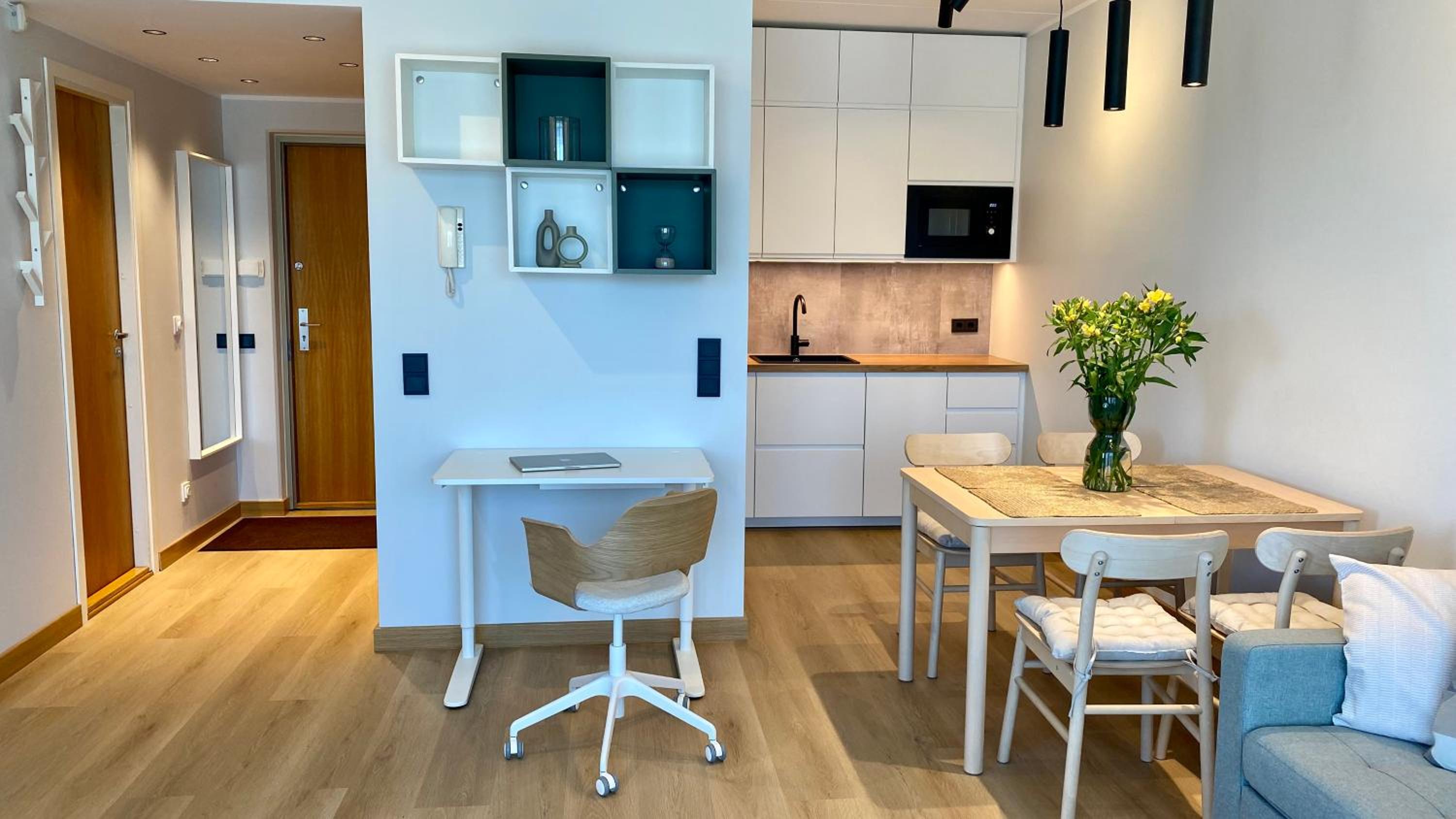 Lootsi Haven - Modern City Apartment with Free Parking
