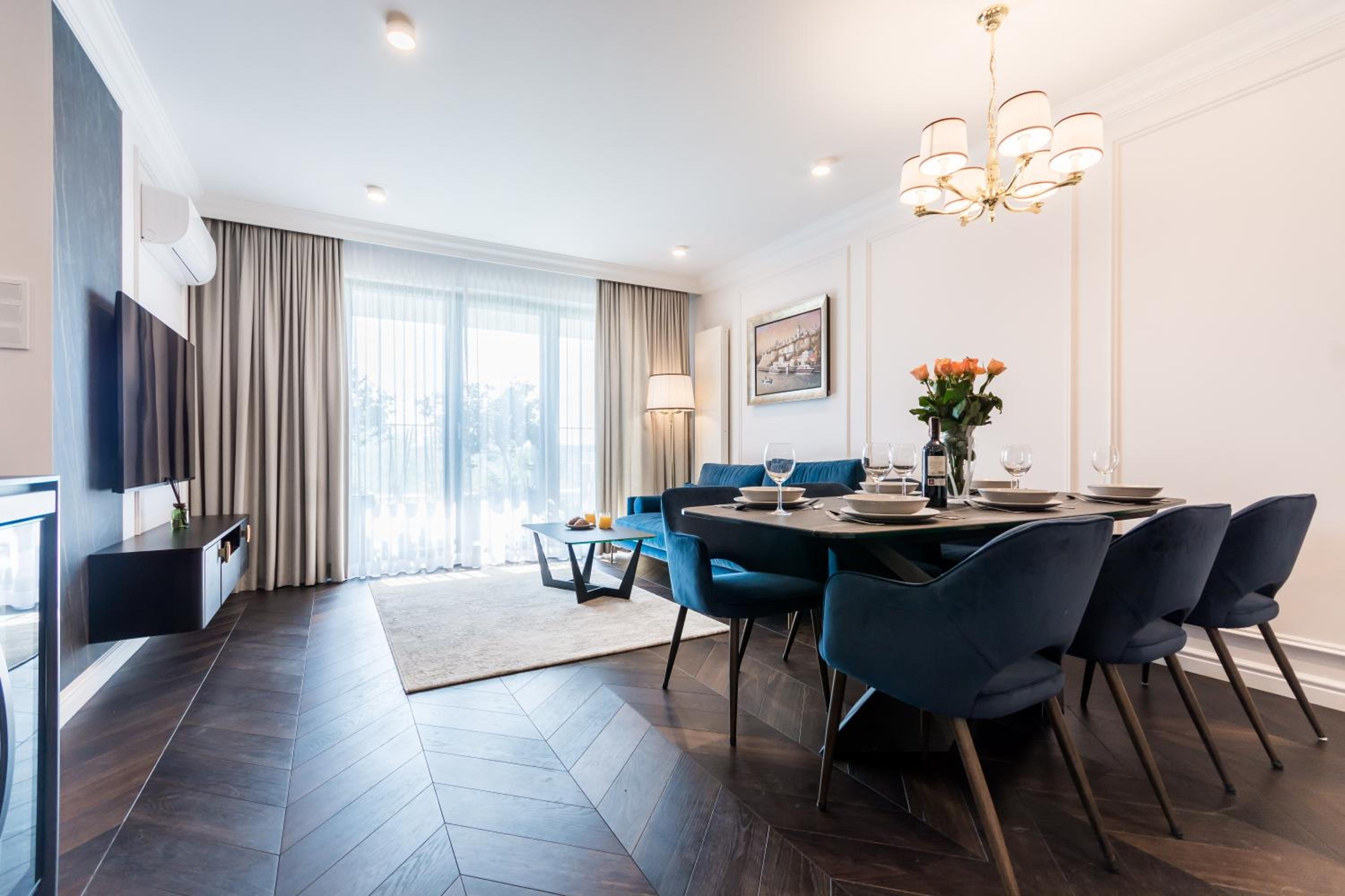 Prestige Central Apartment with Sauna & Parking