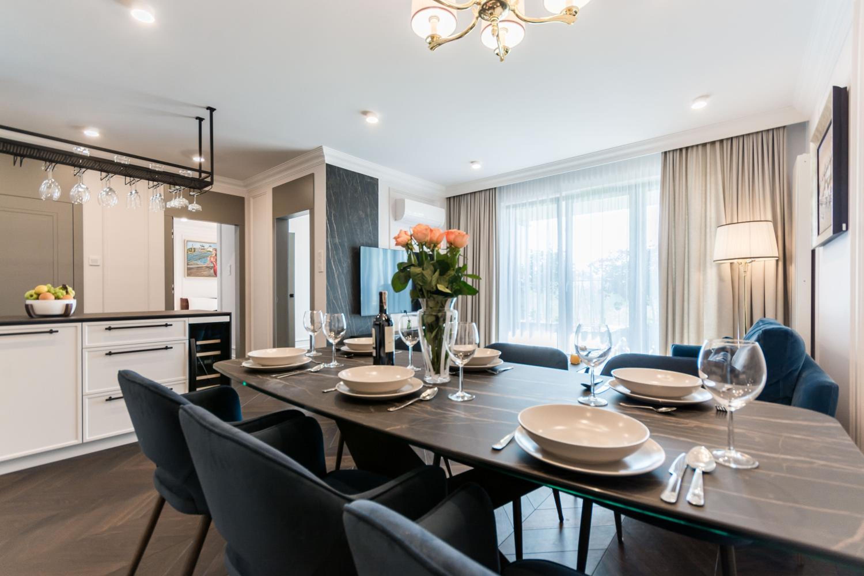 Prestige Central Apartment with Sauna & Parking