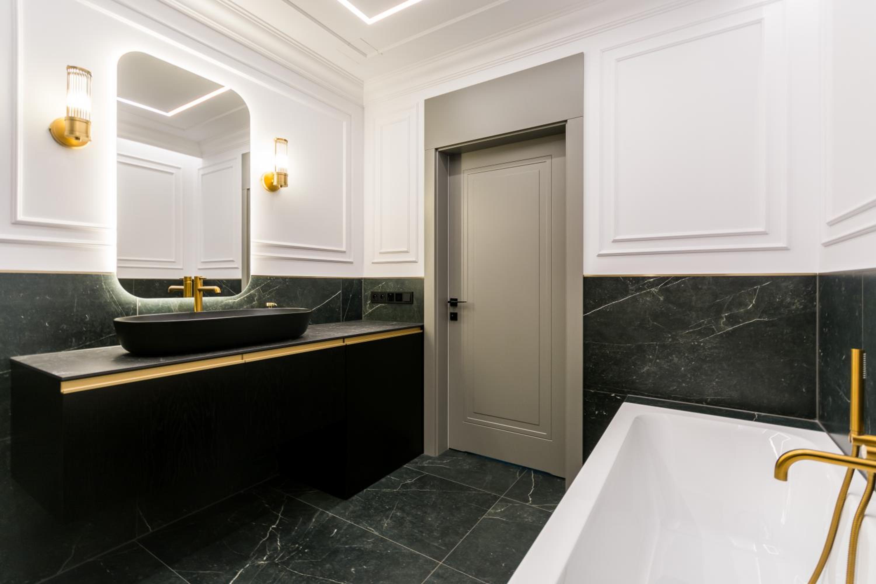 Prestige Central Apartment with Sauna & Parking