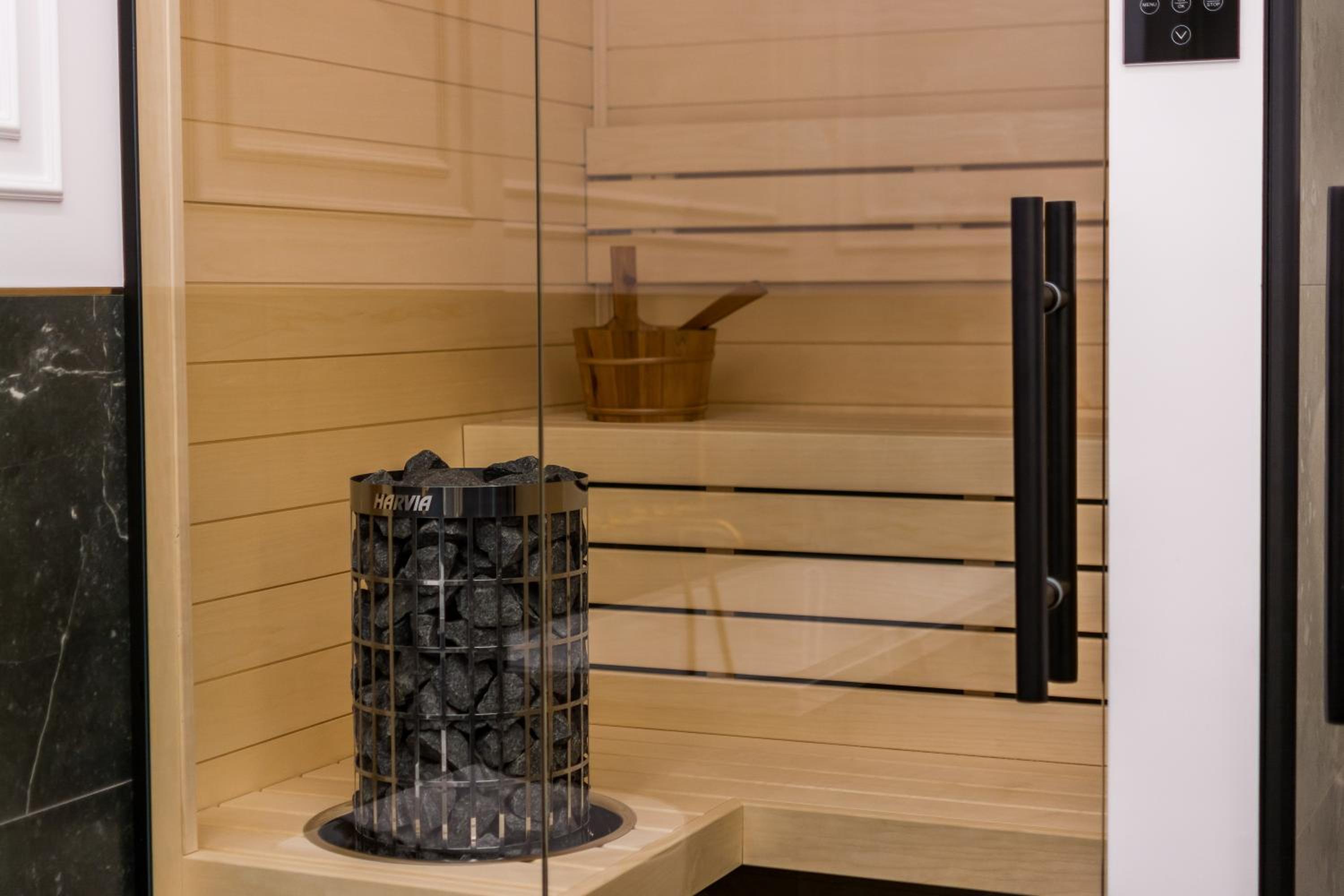 Prestige Central Apartment with Sauna & Parking