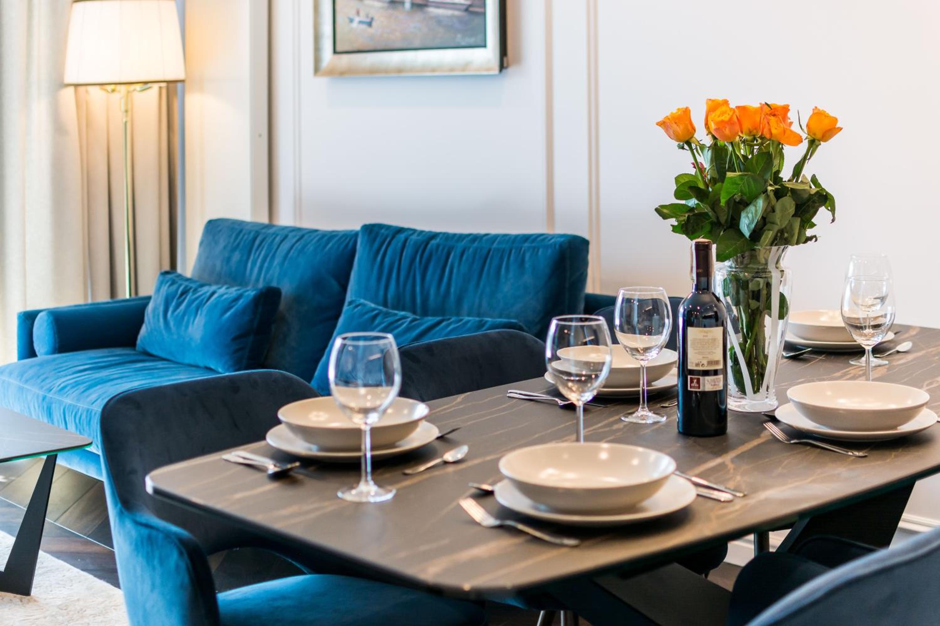 Prestige Central Apartment with Sauna & Parking