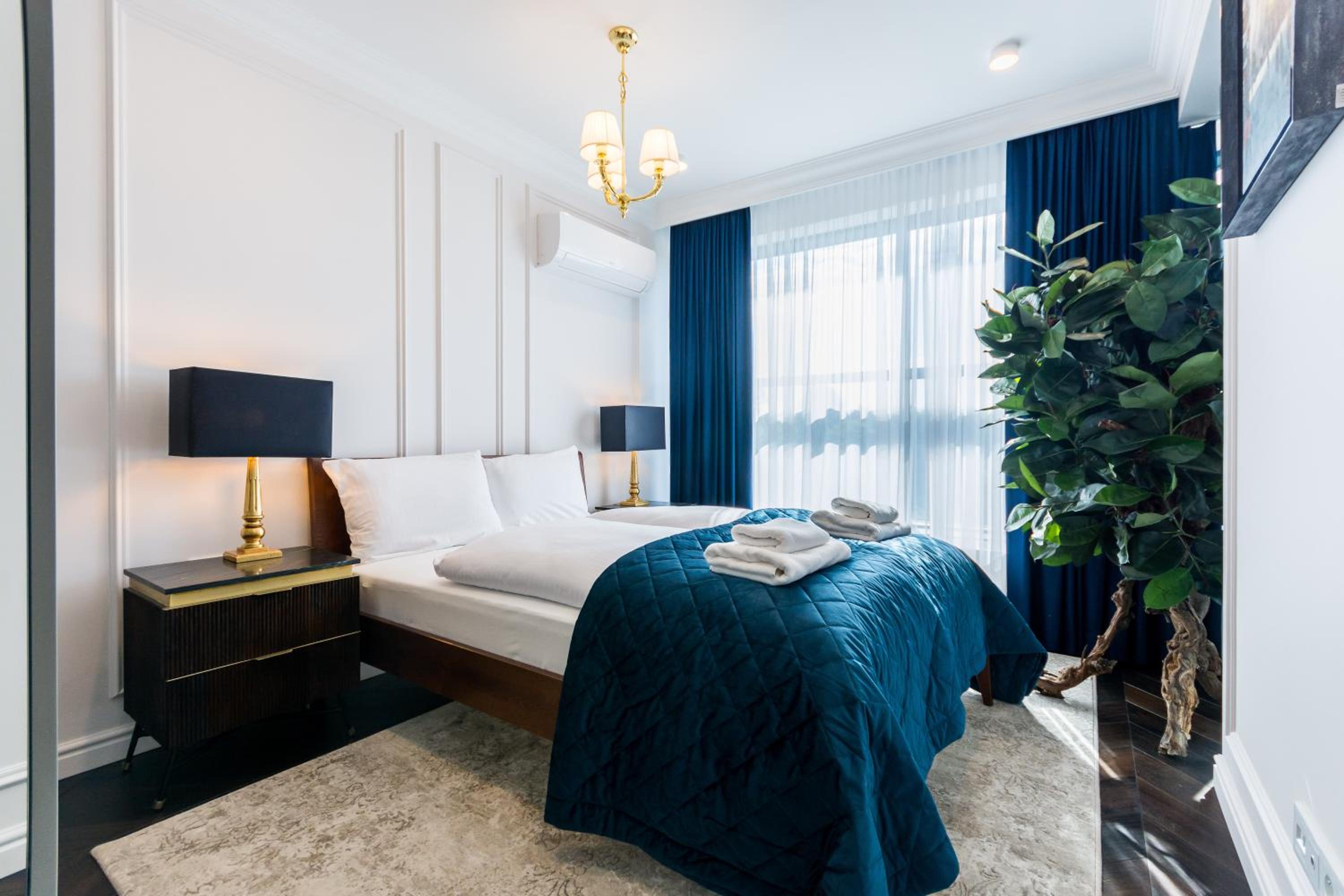 Prestige Central Apartment with Sauna & Parking