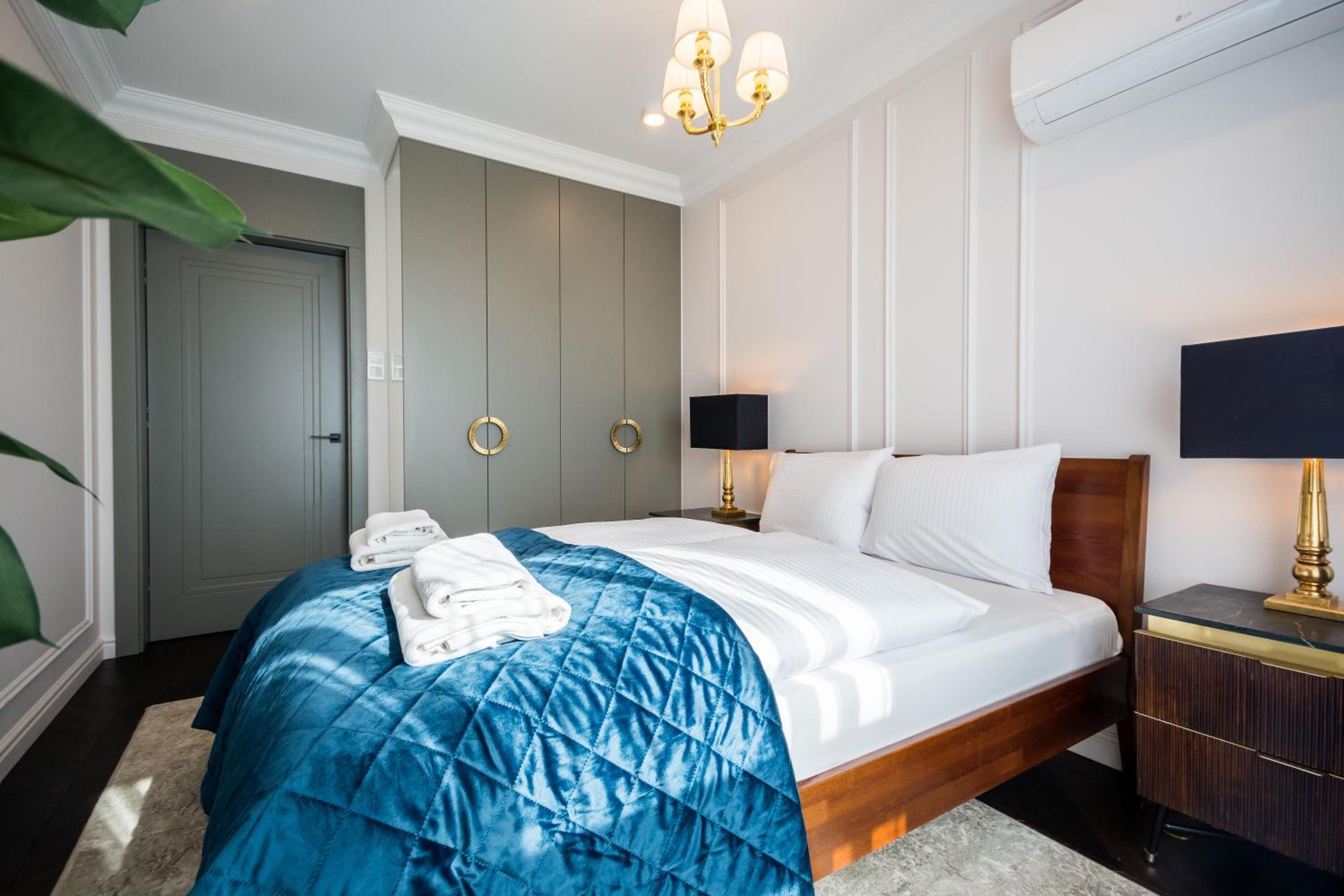 Prestige Central Apartment with Sauna & Parking