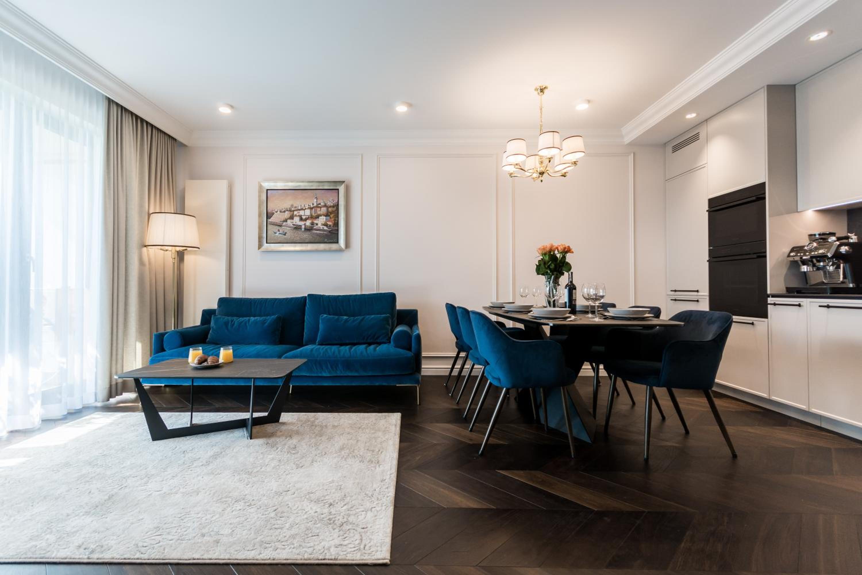 Prestige Central Apartment with Sauna & Parking