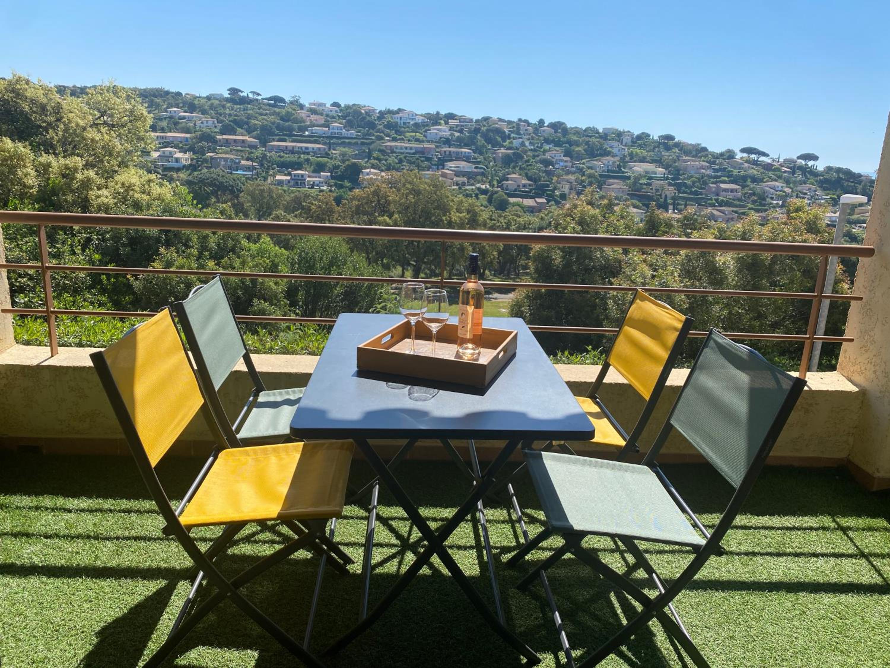 Appartement avec piscine, vue golf à sainte Maxime