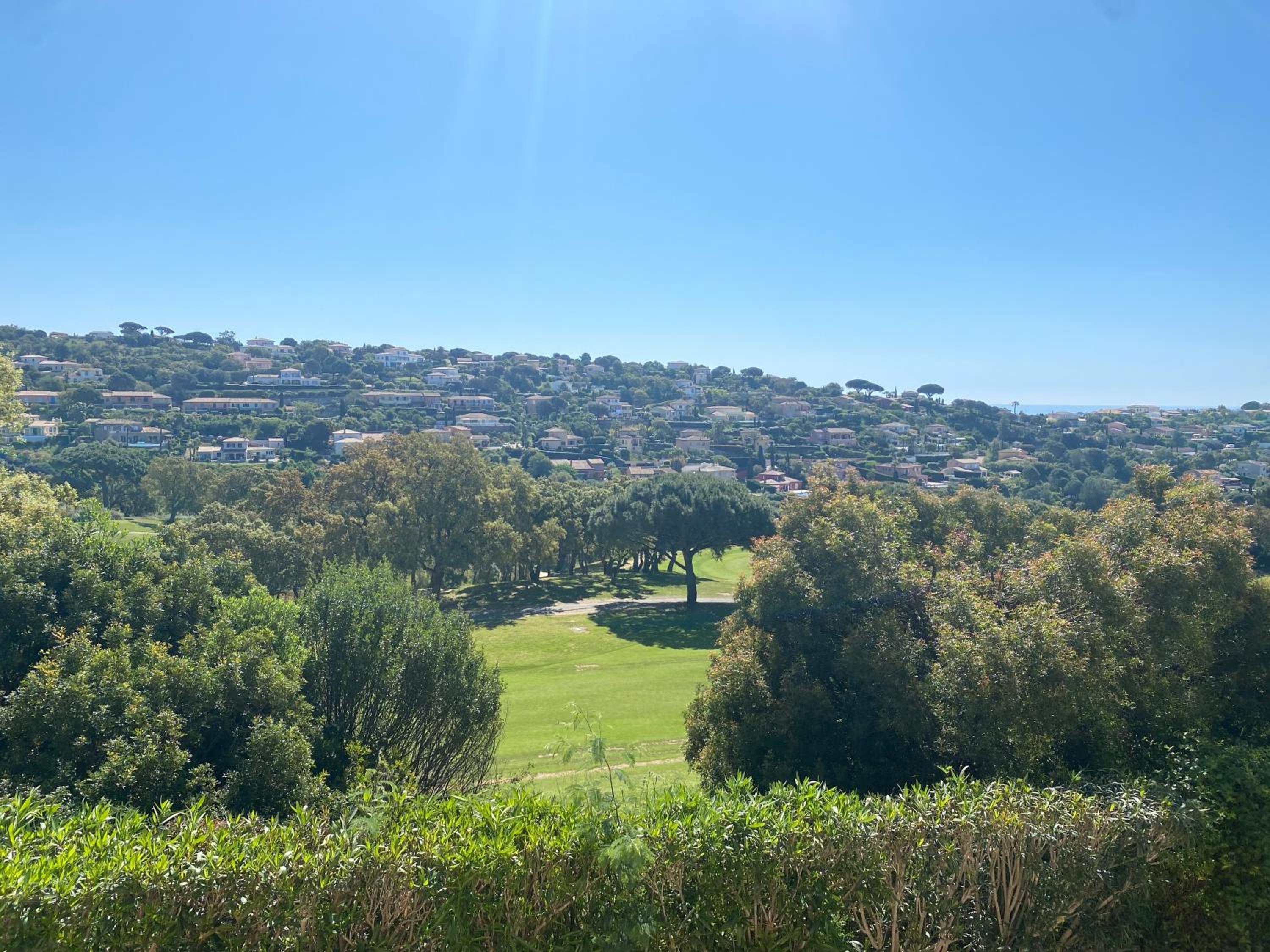 Appartement avec piscine, vue golf à sainte Maxime