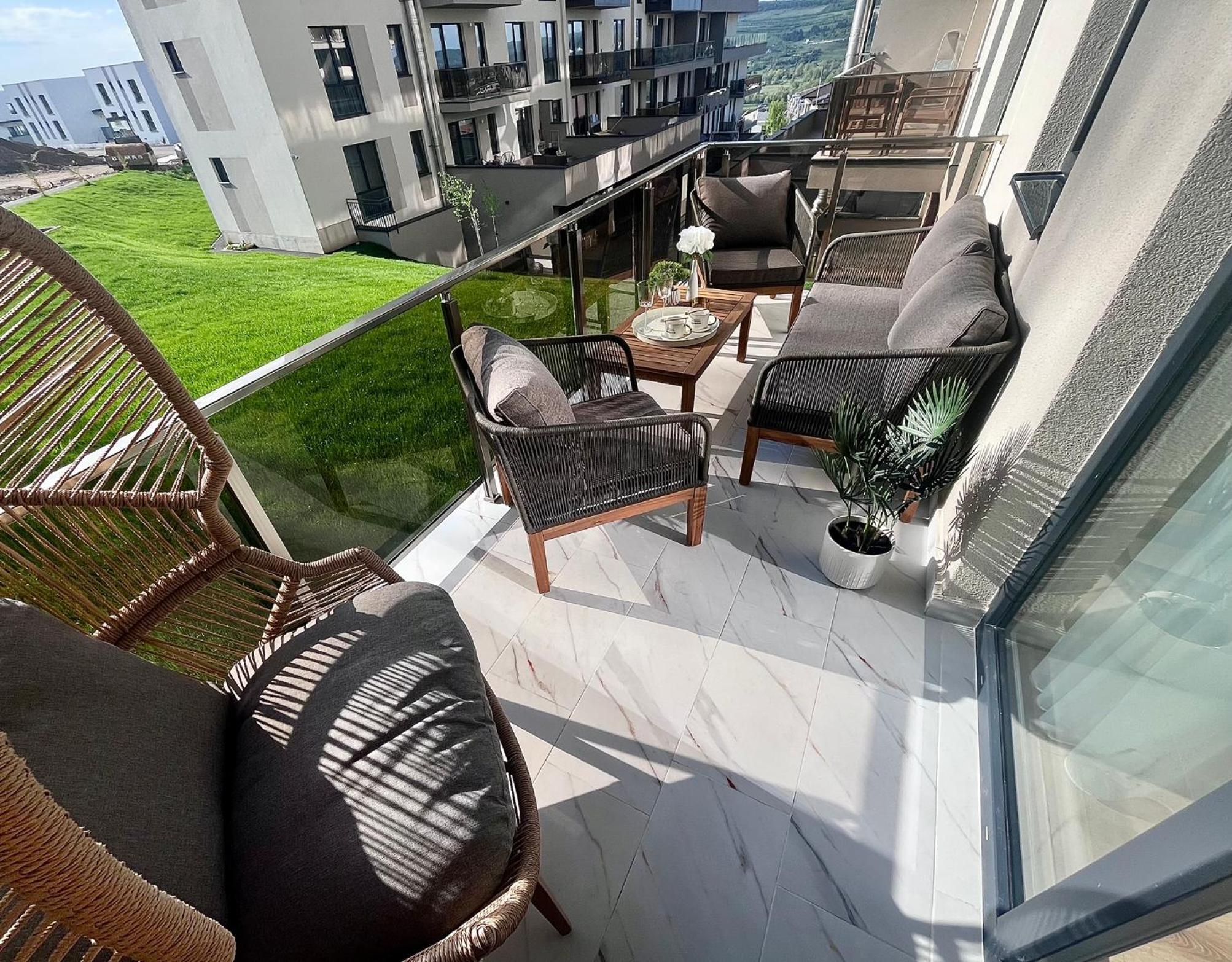 FLH Golden Gallery - Balcony & Free Parking near Vivo Mall