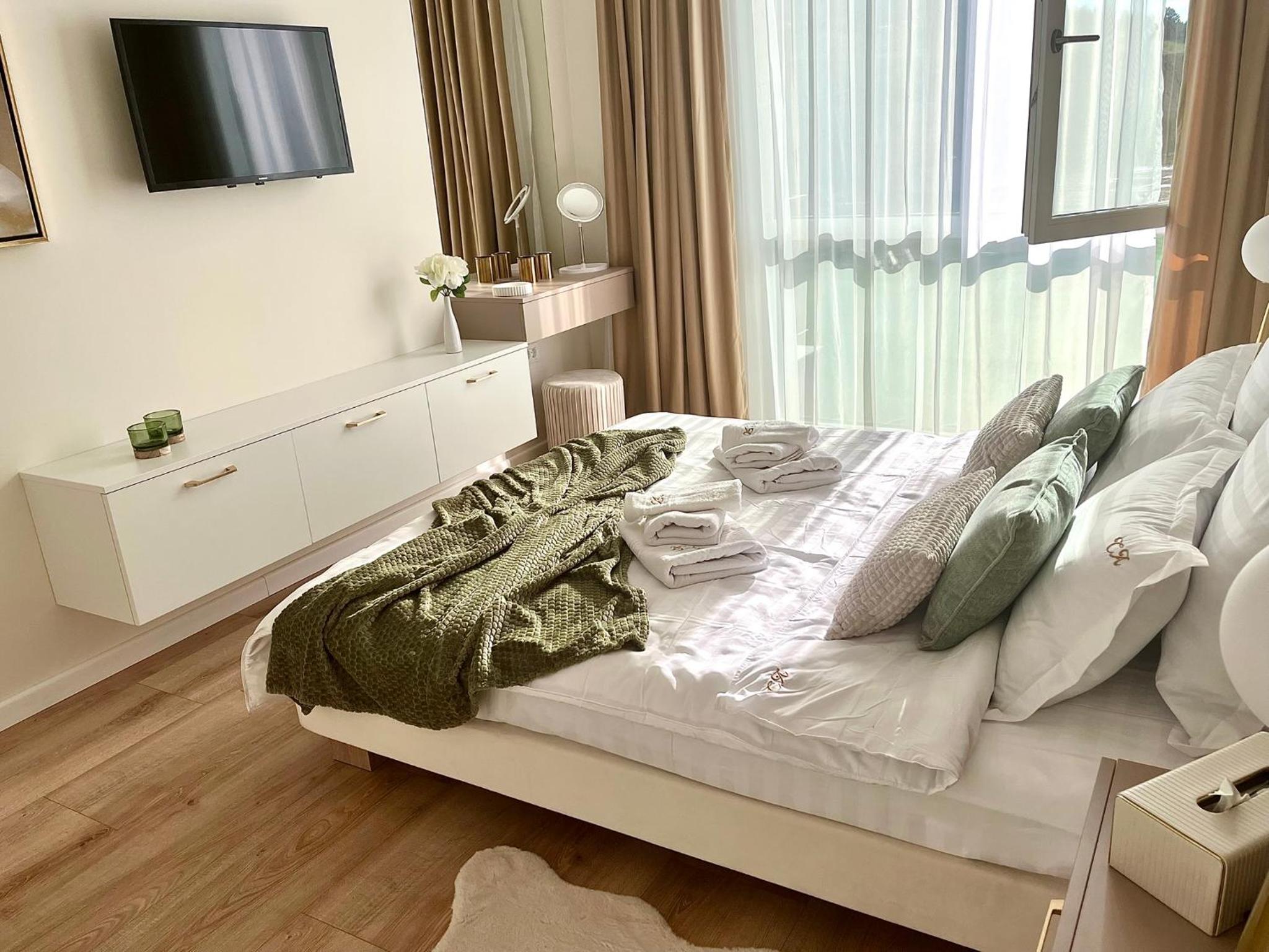 FLH Golden Gallery - Balcony & Free Parking near Vivo Mall