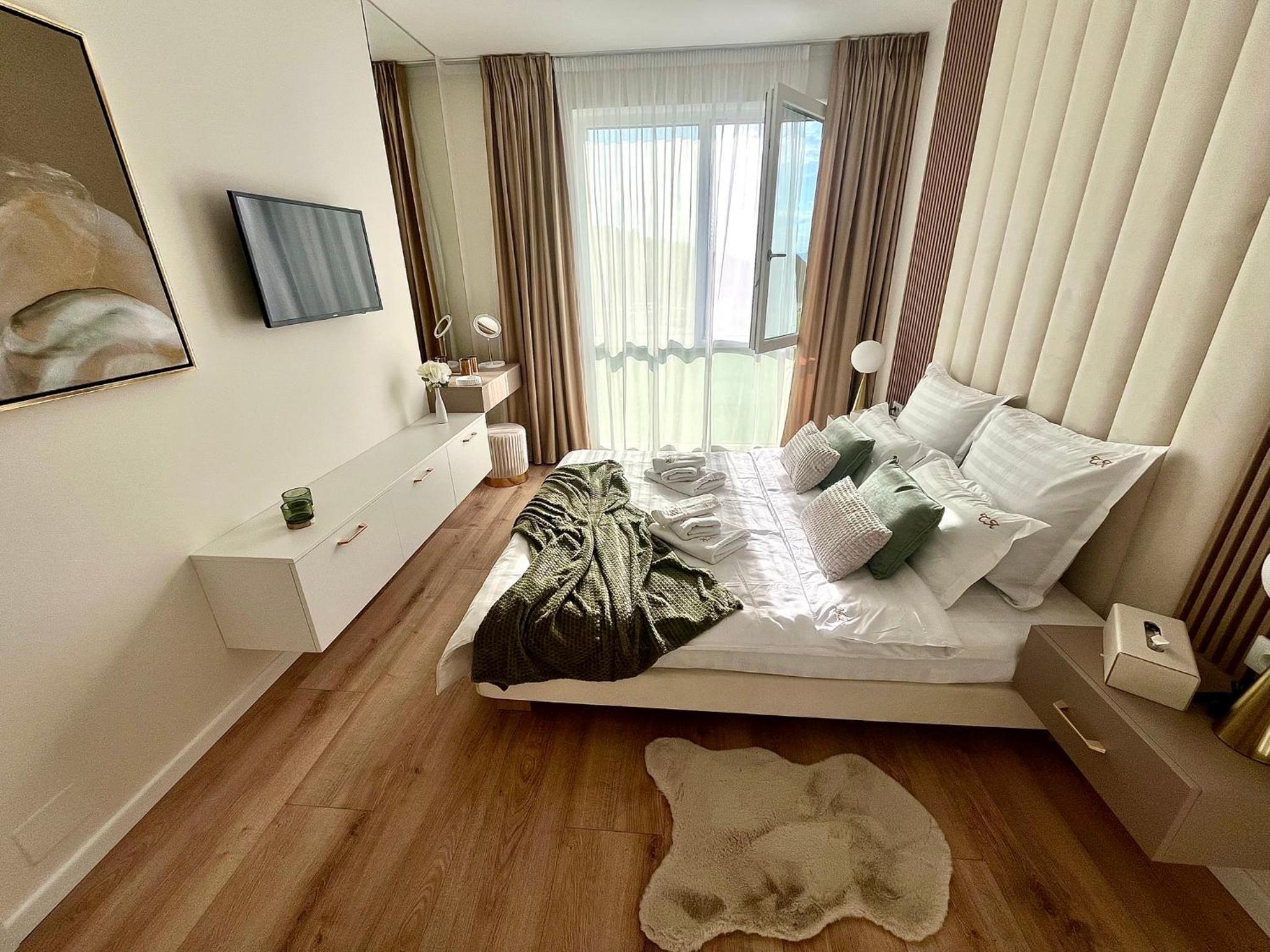 FLH Golden Gallery - Balcony & Free Parking near Vivo Mall