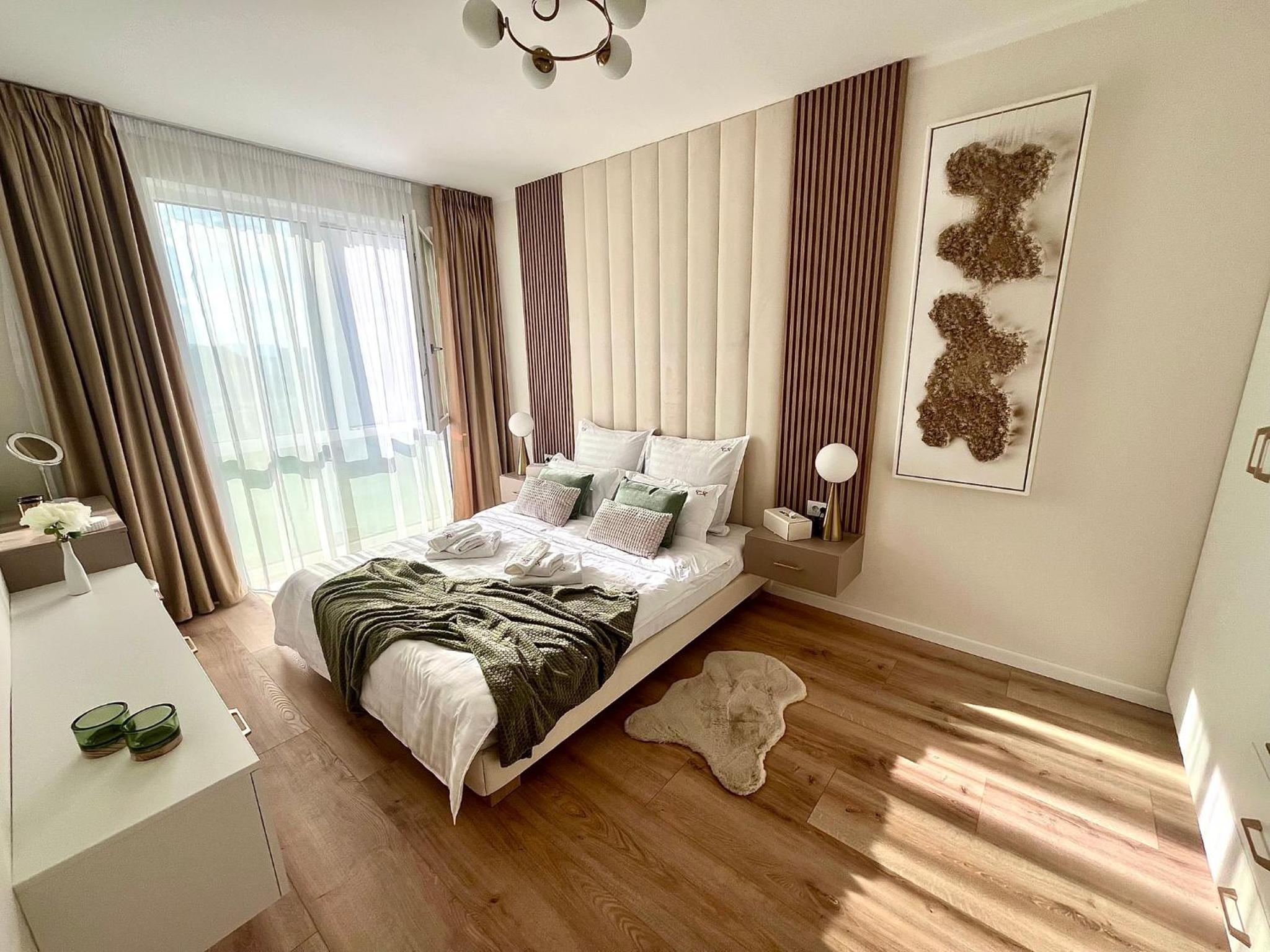 FLH Golden Gallery - Balcony & Free Parking near Vivo Mall