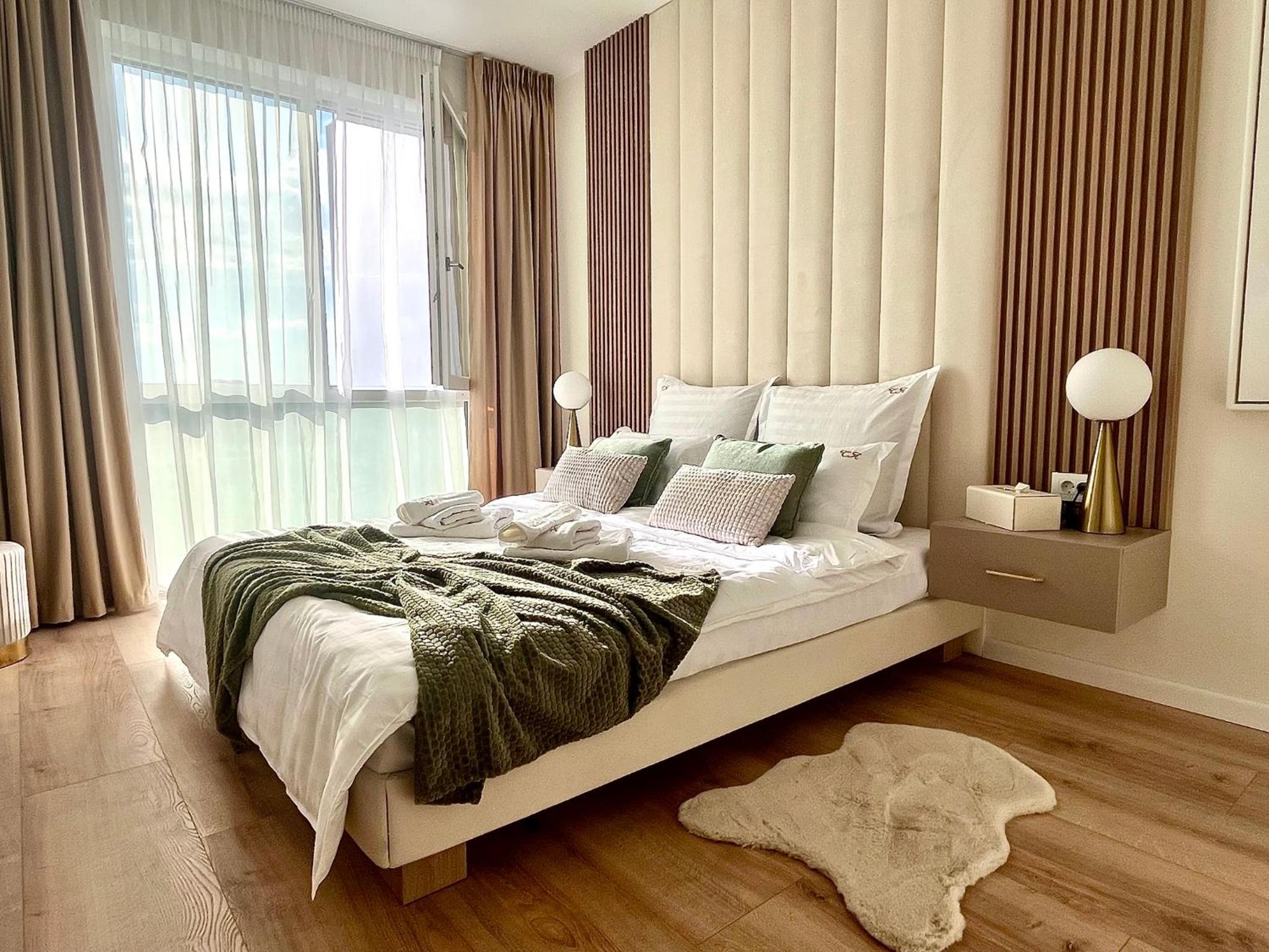 FLH Golden Gallery - Balcony & Free Parking near Vivo Mall