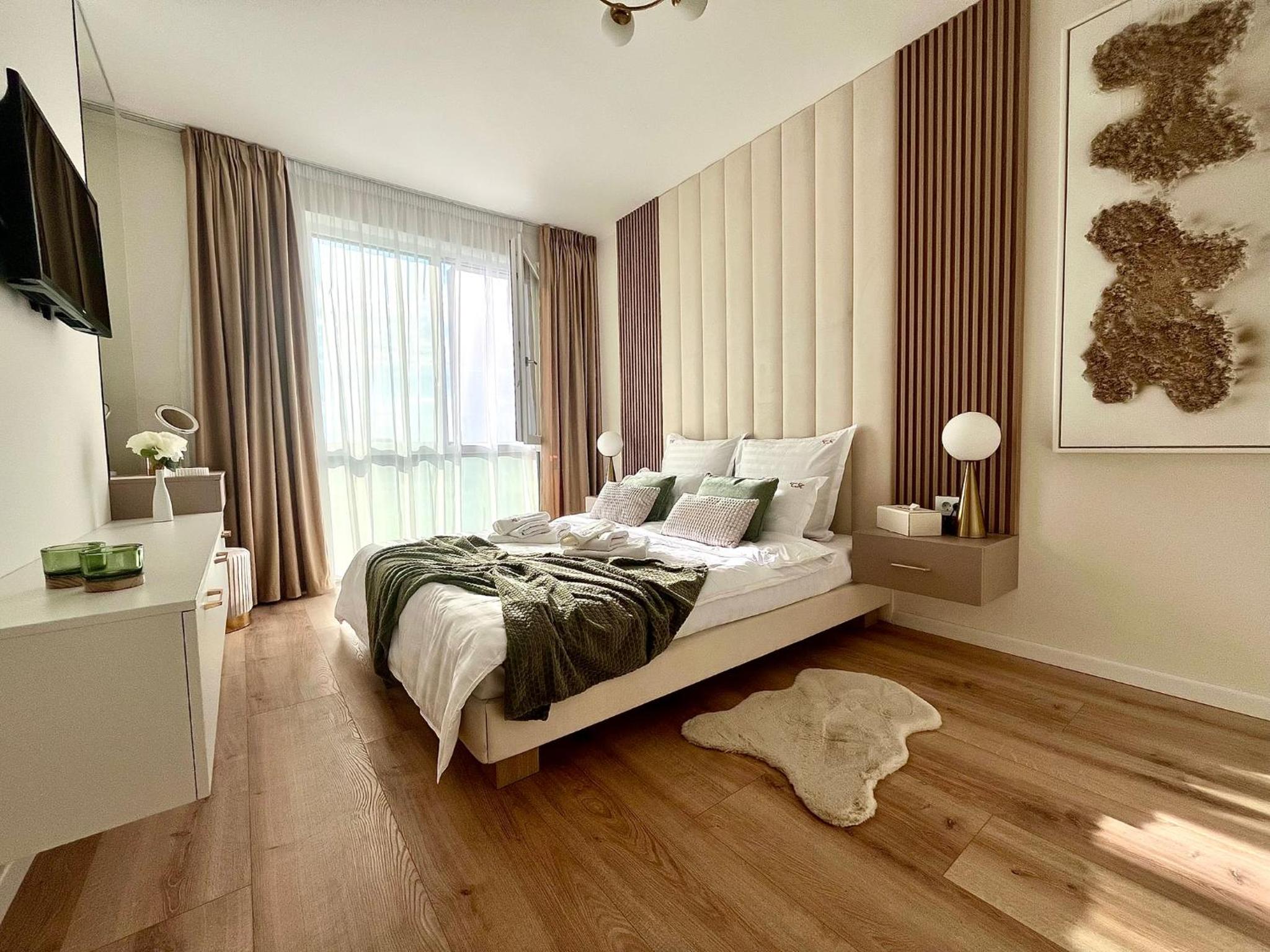 FLH Golden Gallery - Balcony & Free Parking near Vivo Mall