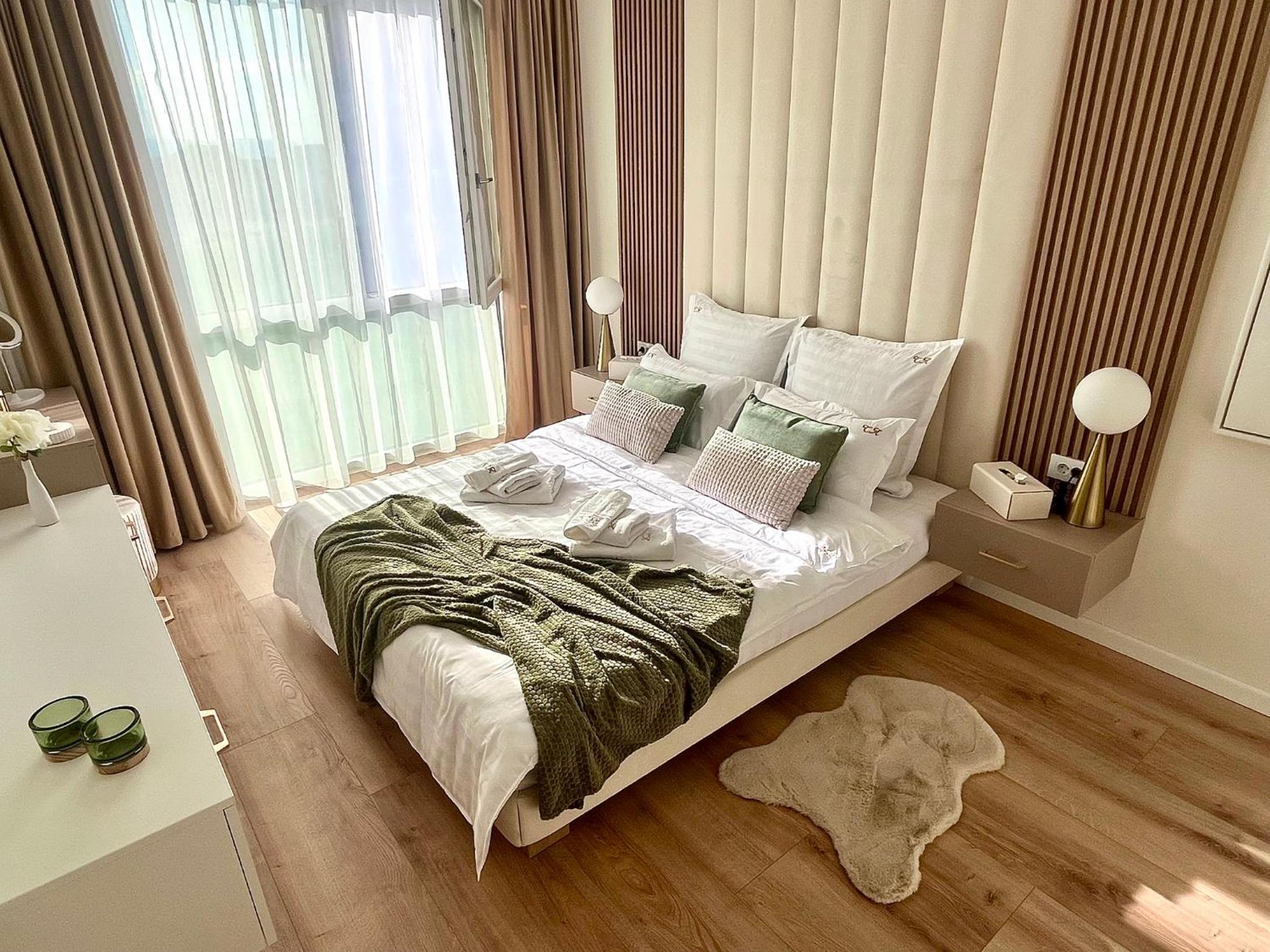 FLH Golden Gallery - Balcony & Free Parking near Vivo Mall