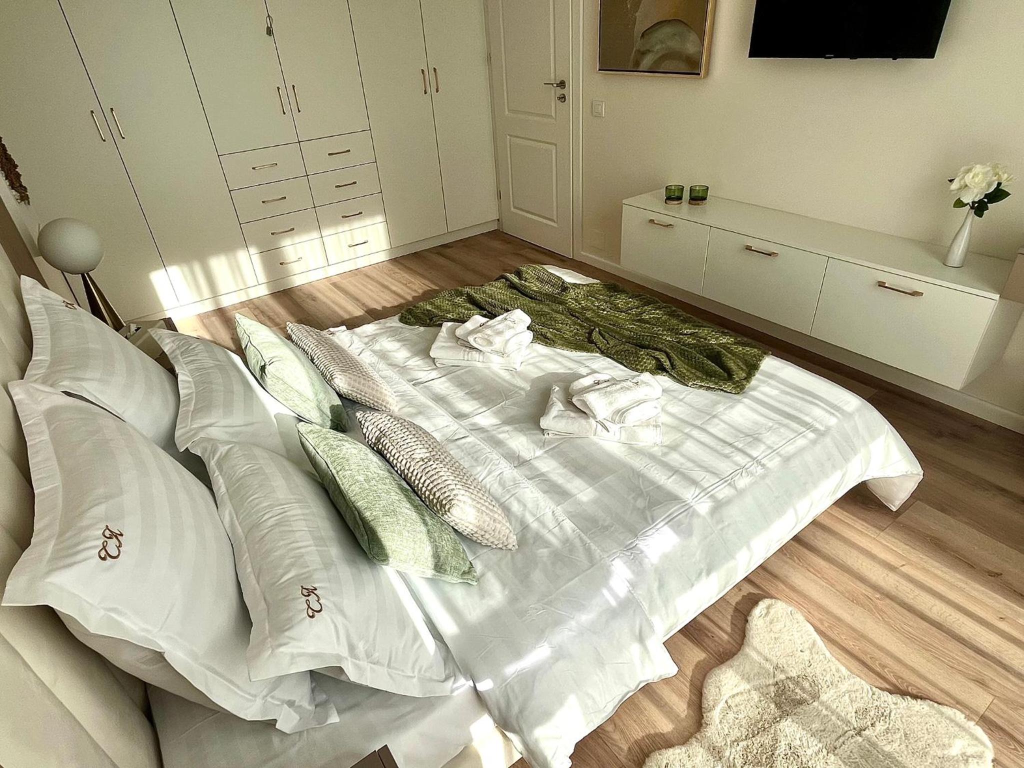 FLH Golden Gallery - Balcony & Free Parking near Vivo Mall