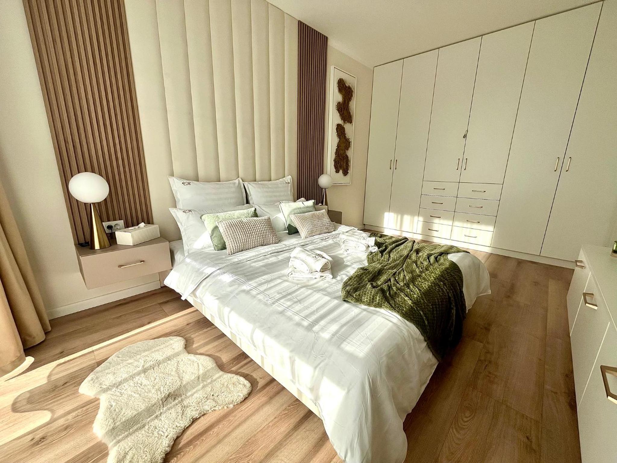 FLH Golden Gallery - Balcony & Free Parking near Vivo Mall