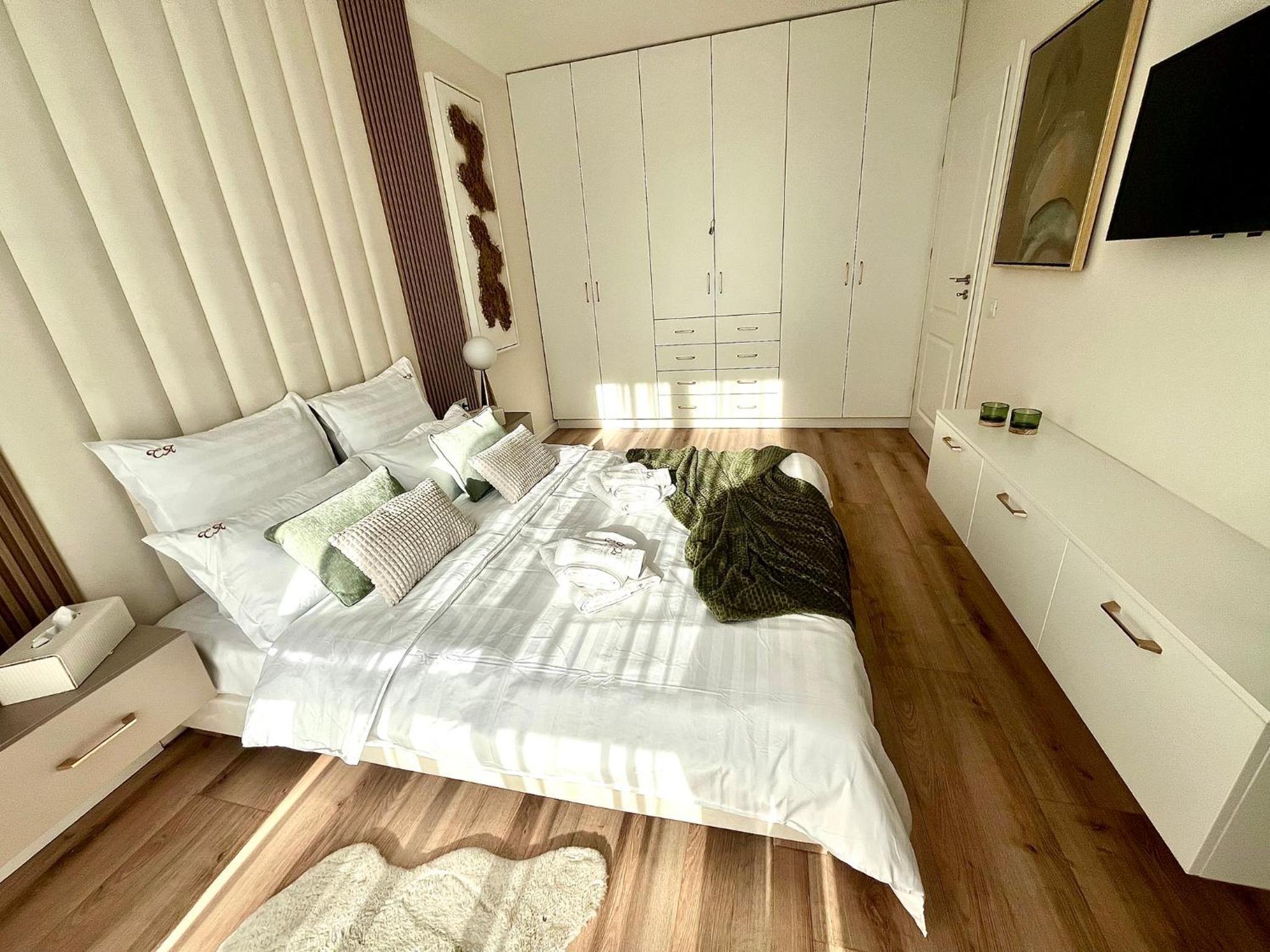 FLH Golden Gallery - Balcony & Free Parking near Vivo Mall