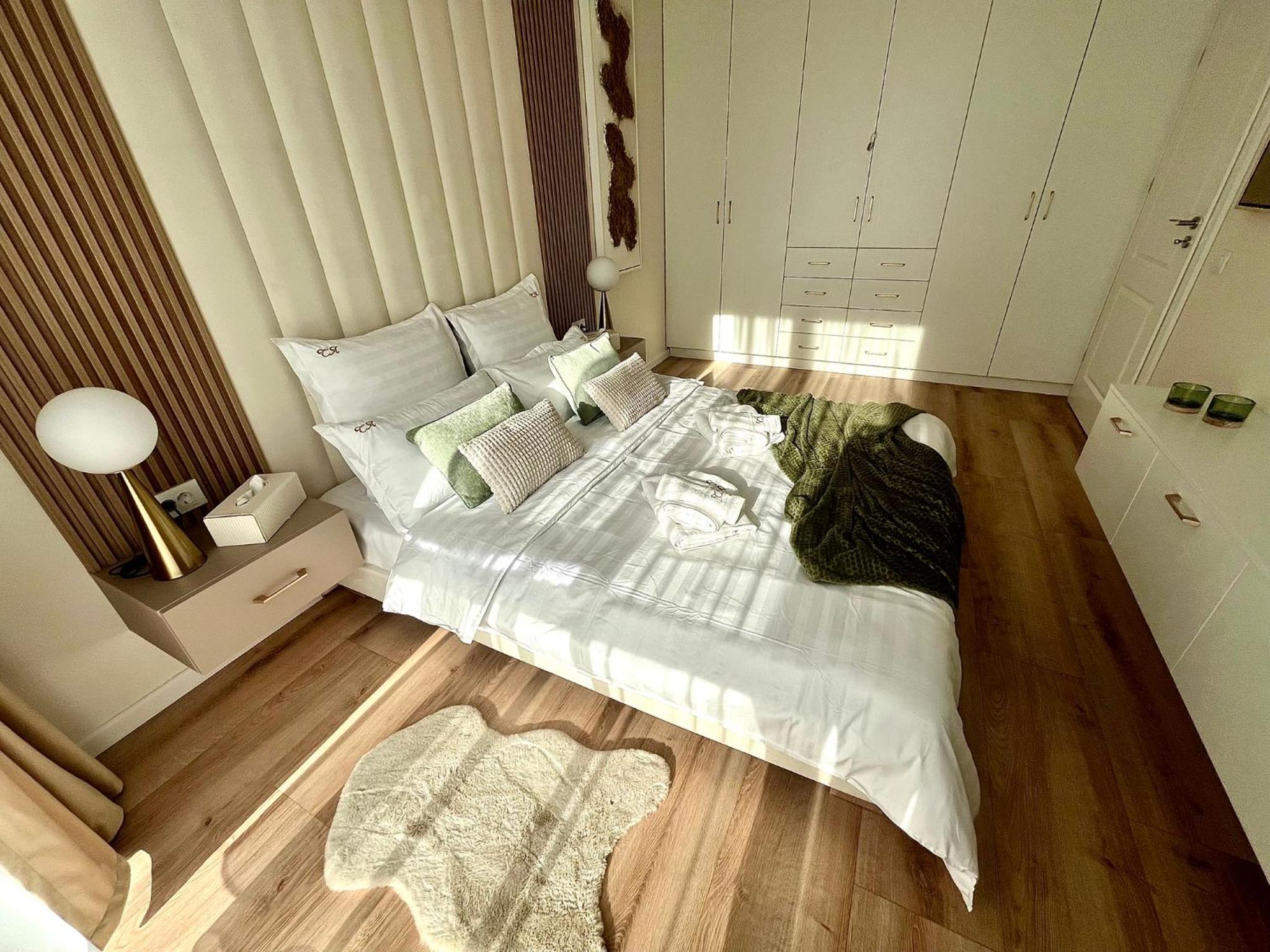 FLH Golden Gallery - Balcony & Free Parking near Vivo Mall