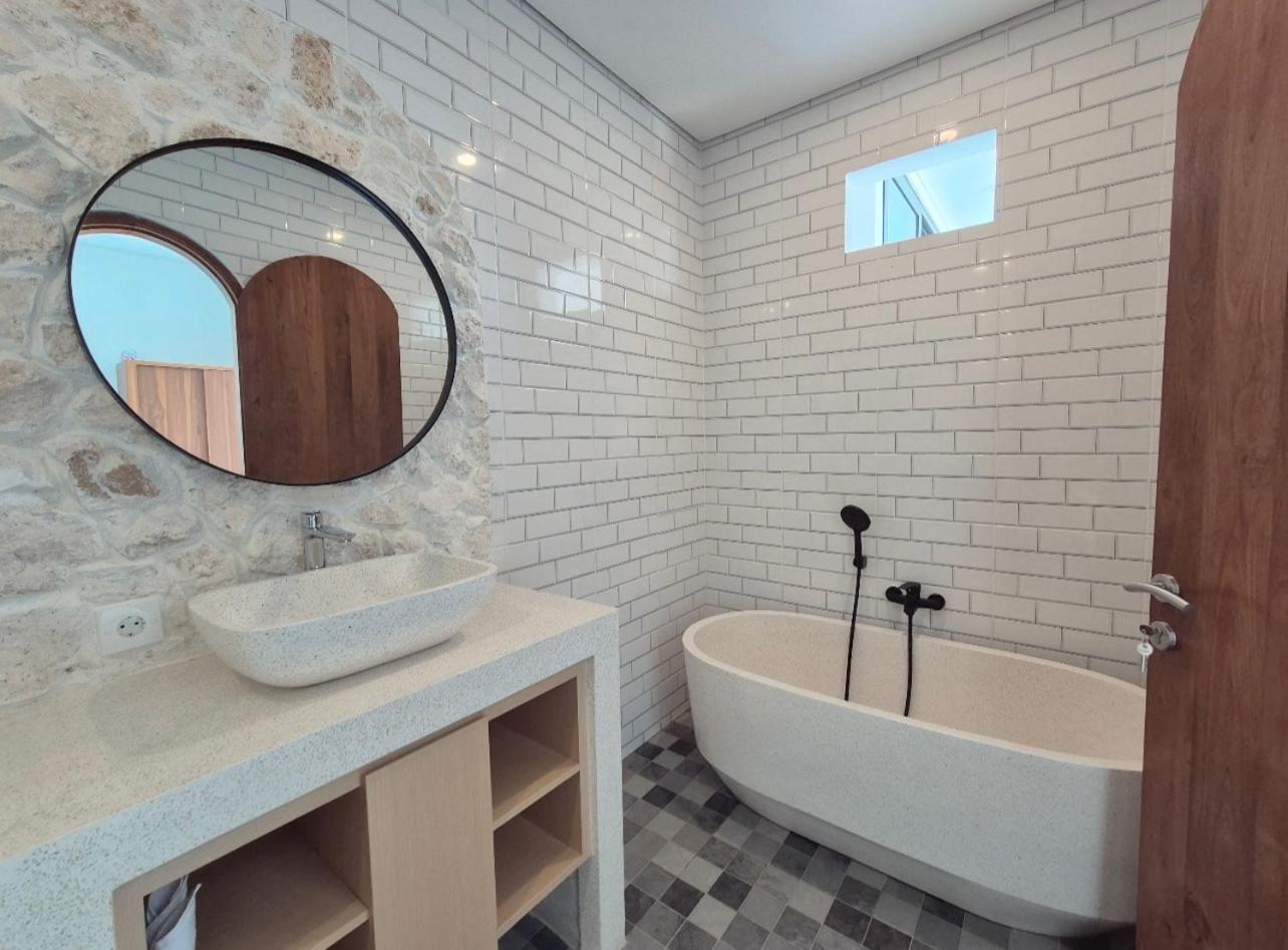 3BR Comfy Stylish Villa Coogee Canggu