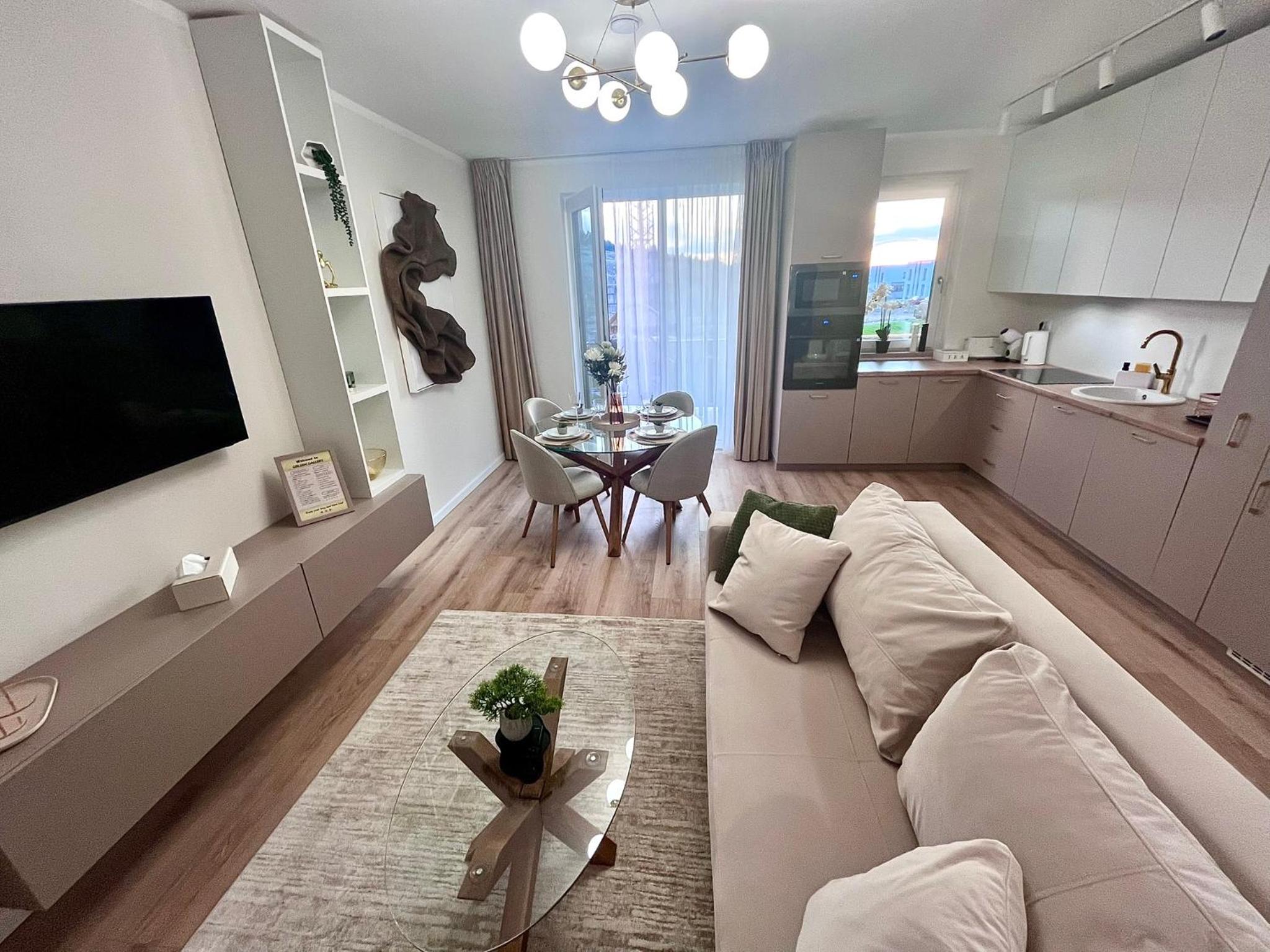 FLH Golden Gallery - Balcony & Free Parking near Vivo Mall