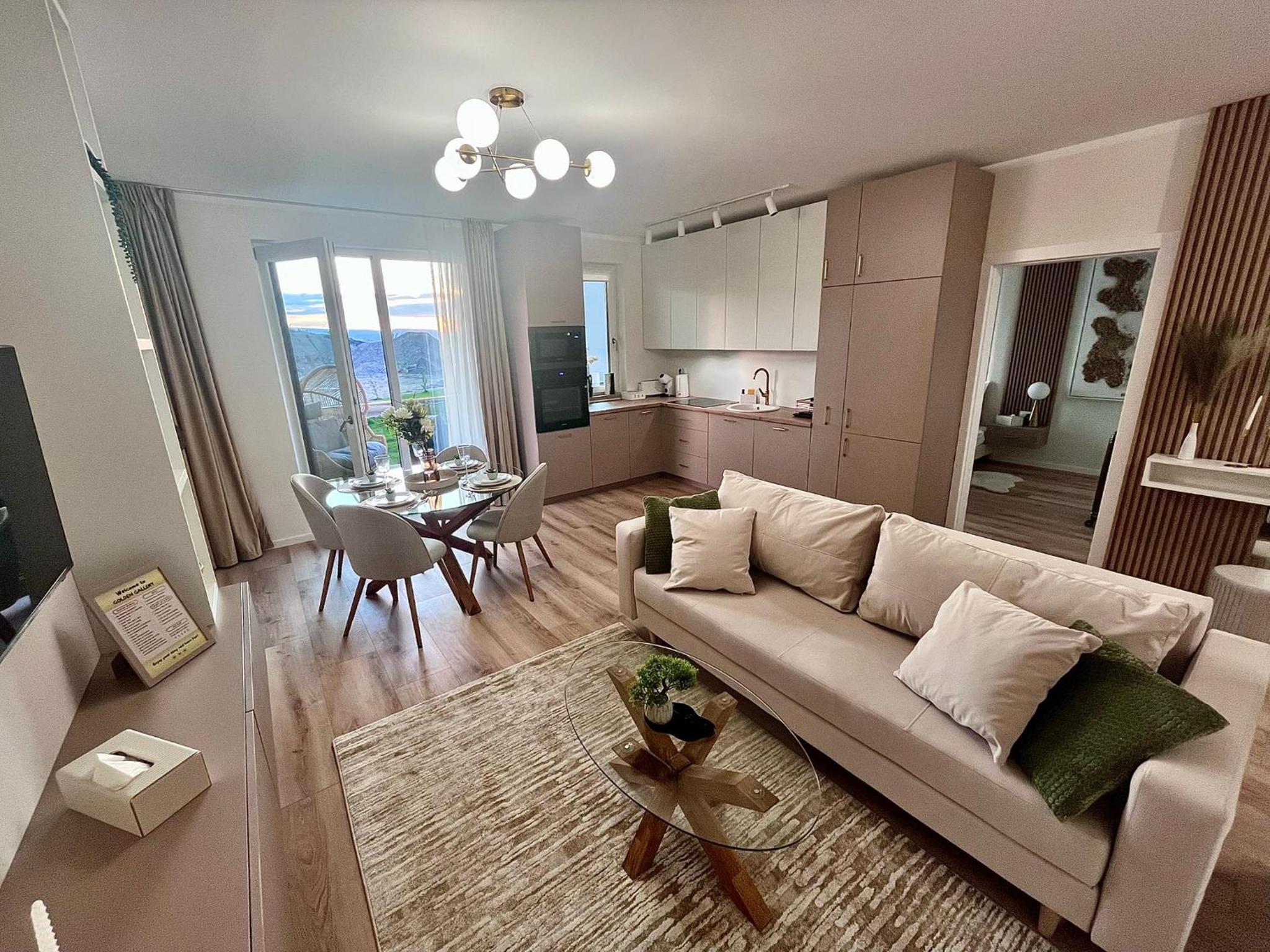 FLH Golden Gallery - Balcony & Free Parking near Vivo Mall