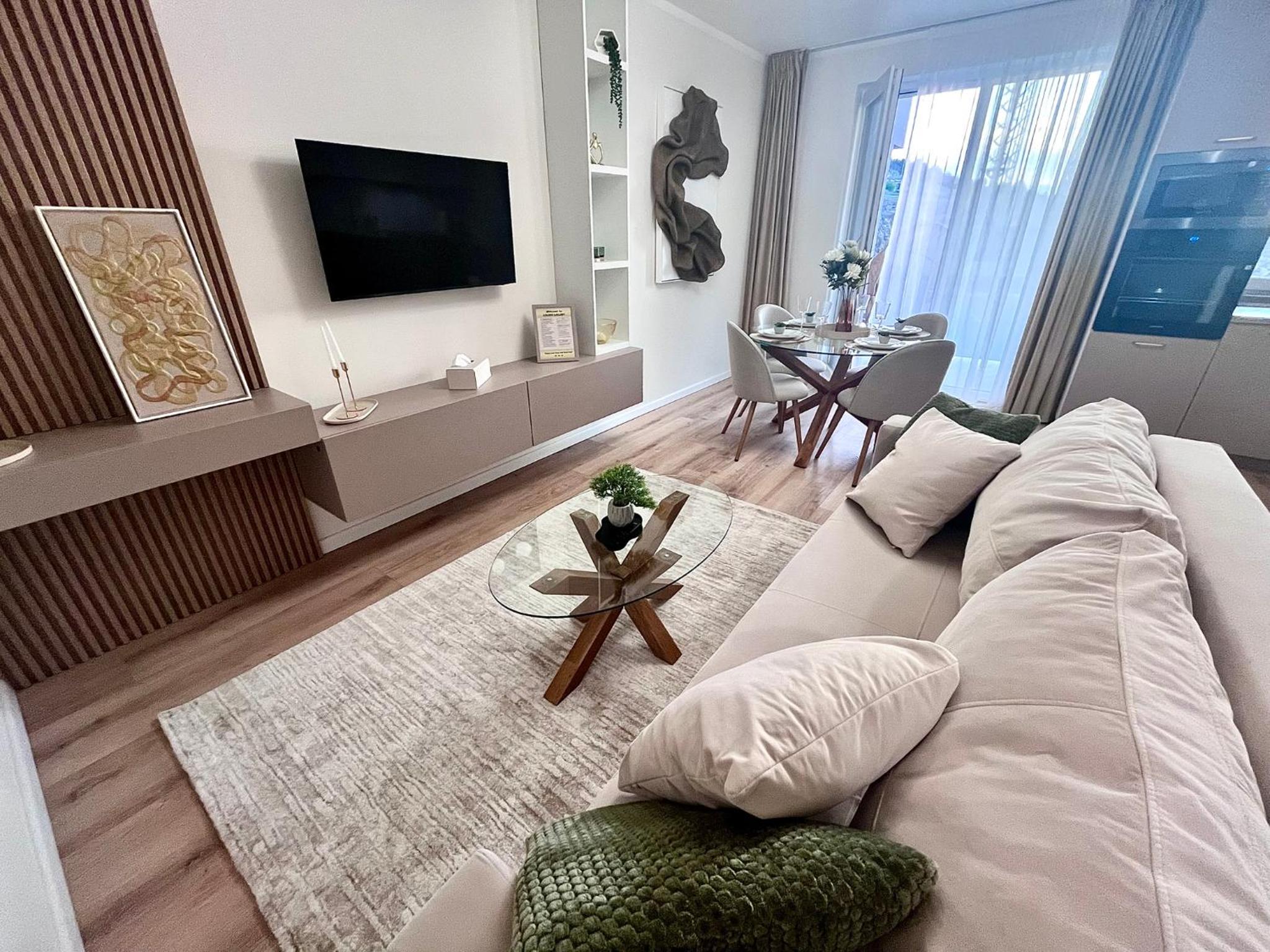 FLH Golden Gallery - Balcony & Free Parking near Vivo Mall