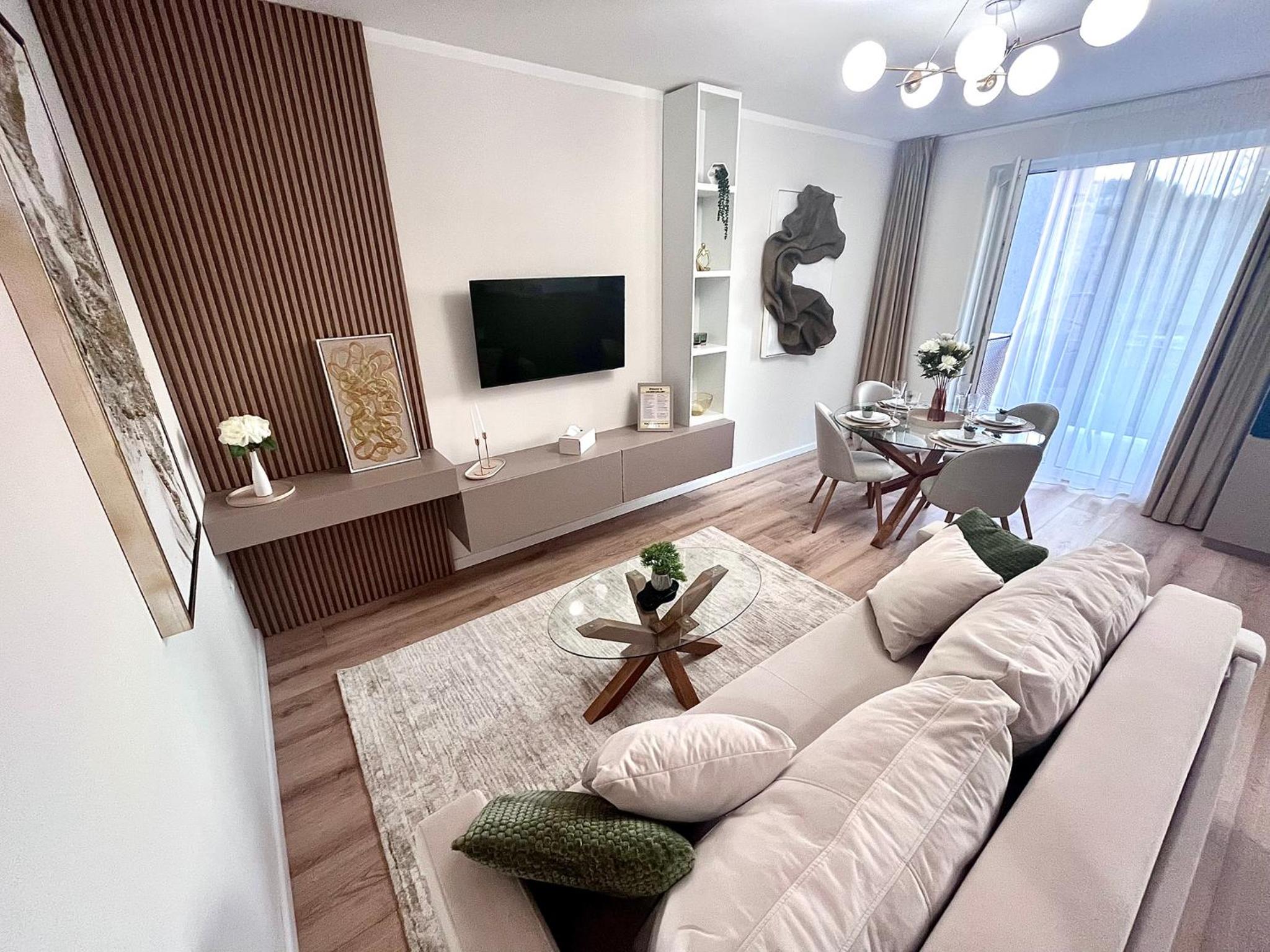 FLH Golden Gallery - Balcony & Free Parking near Vivo Mall
