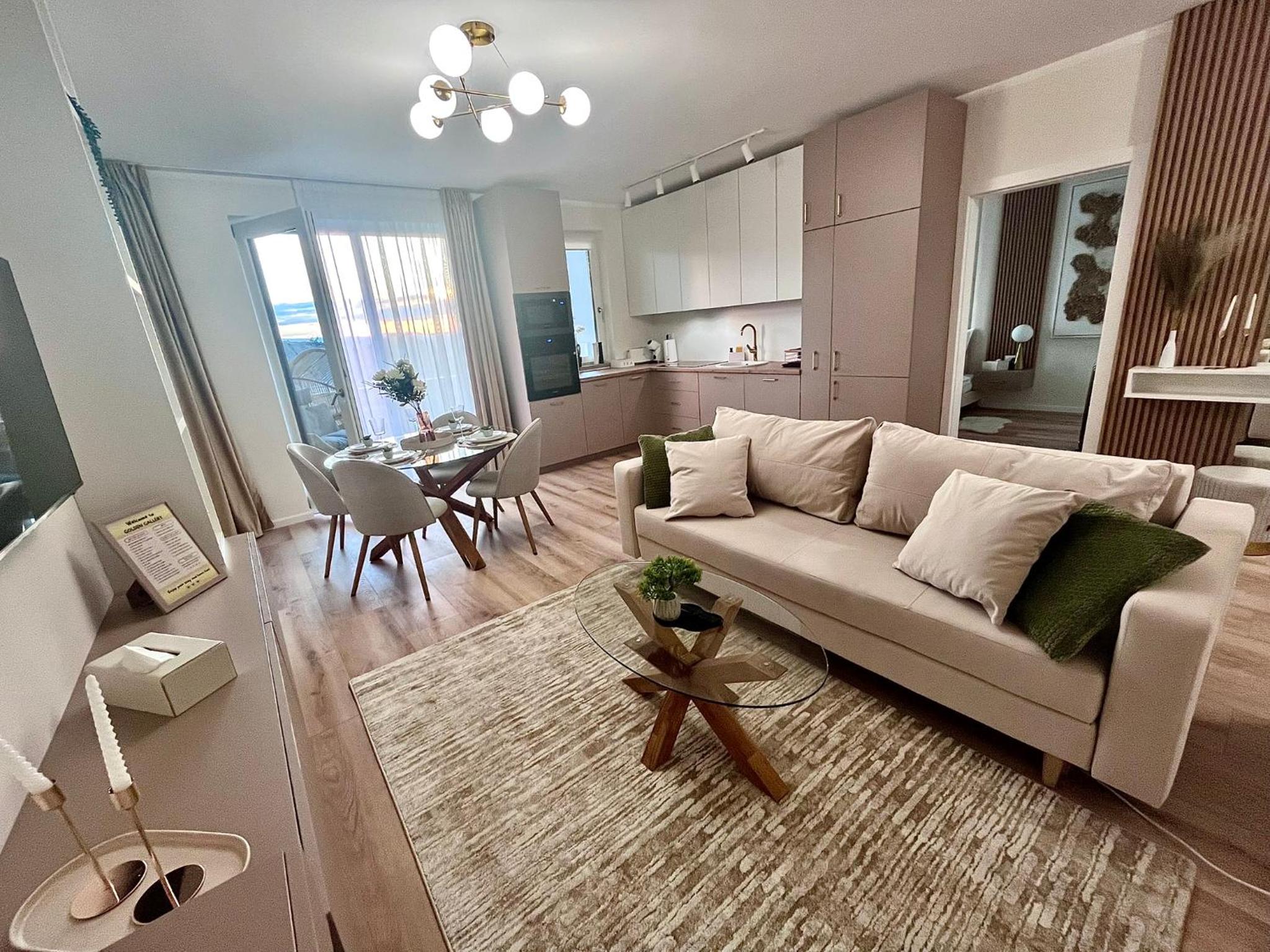 FLH Golden Gallery - Balcony & Free Parking near Vivo Mall