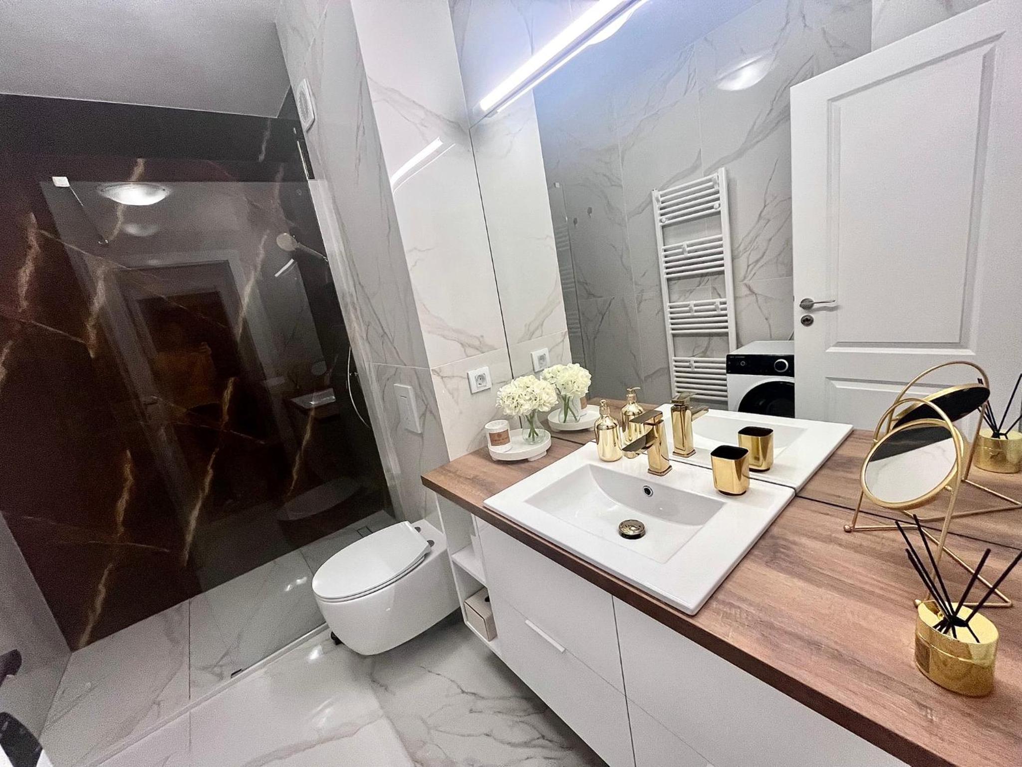 FLH Golden Gallery - Balcony & Free Parking near Vivo Mall