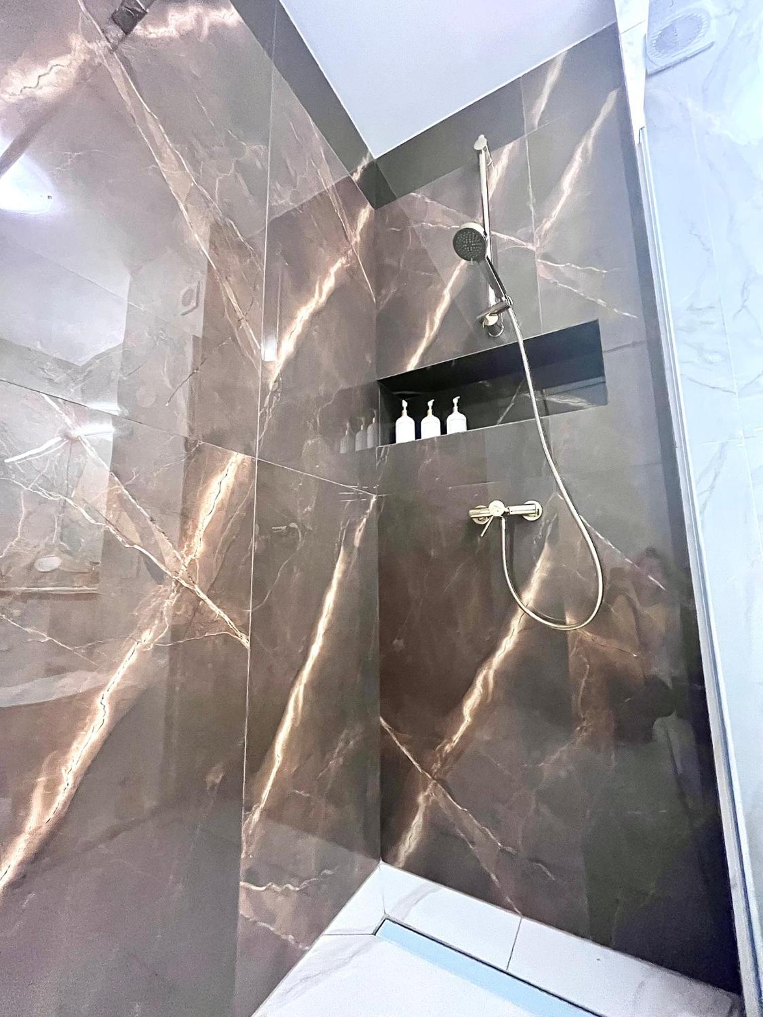 FLH Golden Gallery - Balcony & Free Parking near Vivo Mall