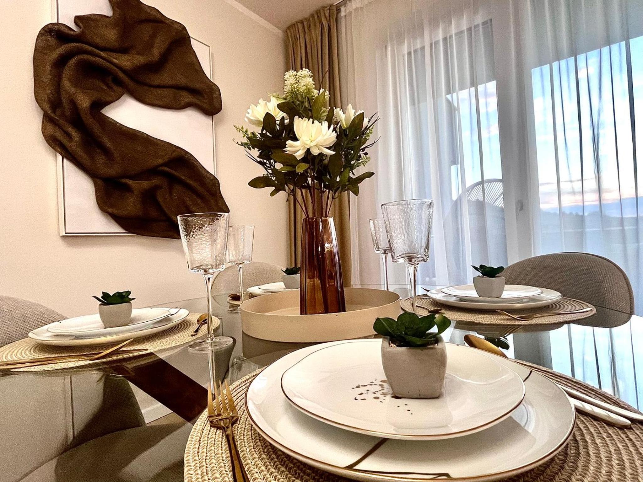 FLH Golden Gallery - Balcony & Free Parking near Vivo Mall