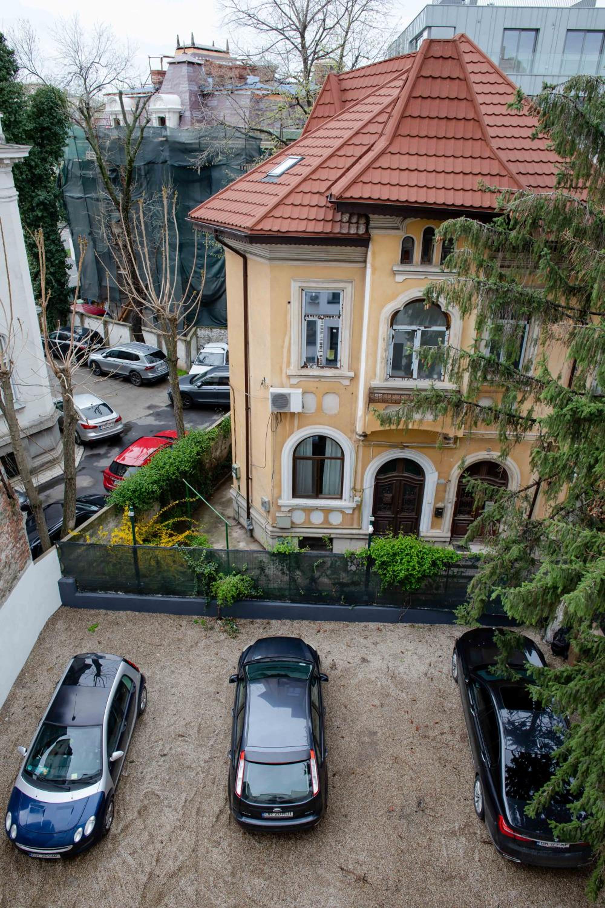 Beautiful new studios&apartments super central location
