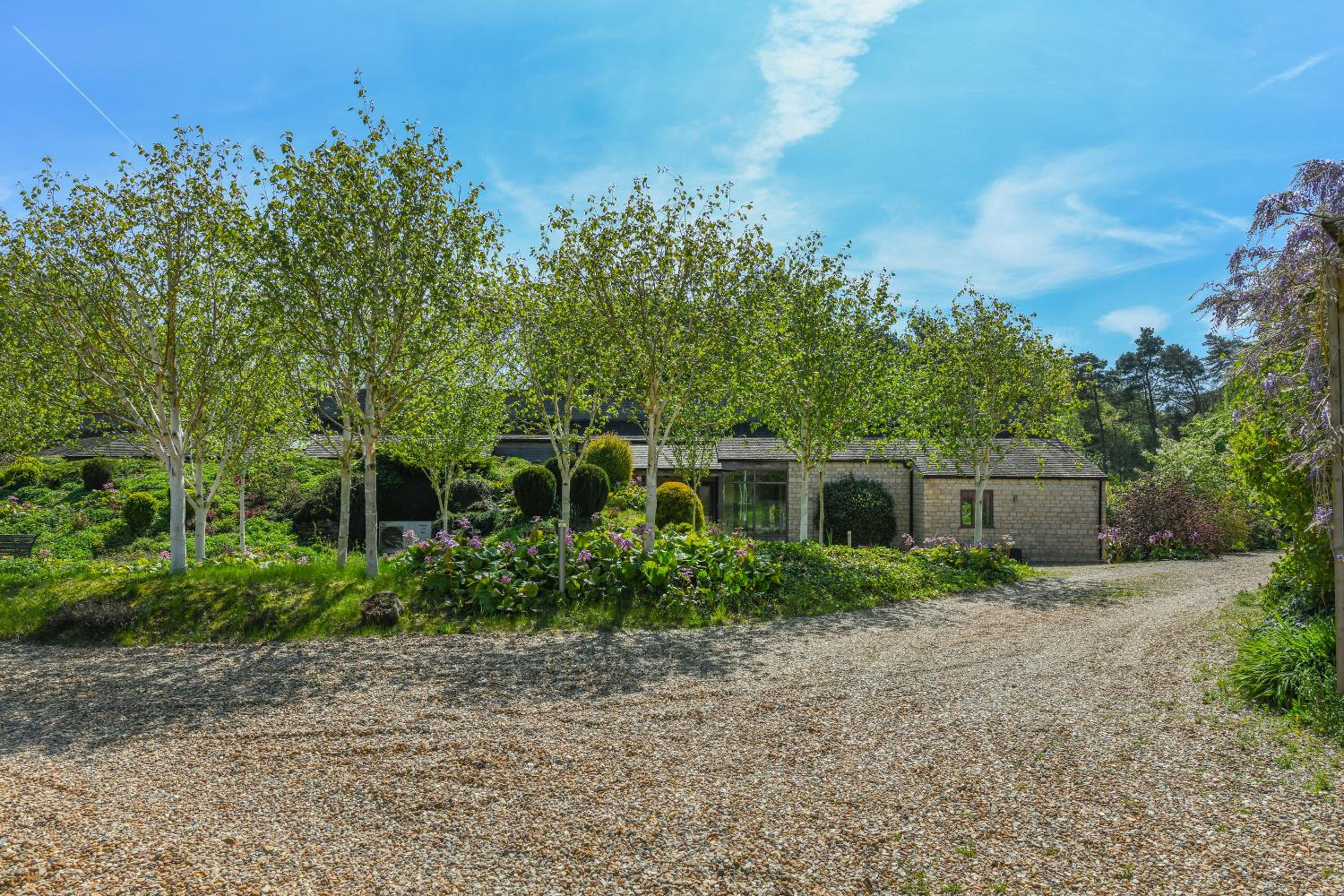 Eco 2-Bed Bungalow with Biodiverse Garden & Solar