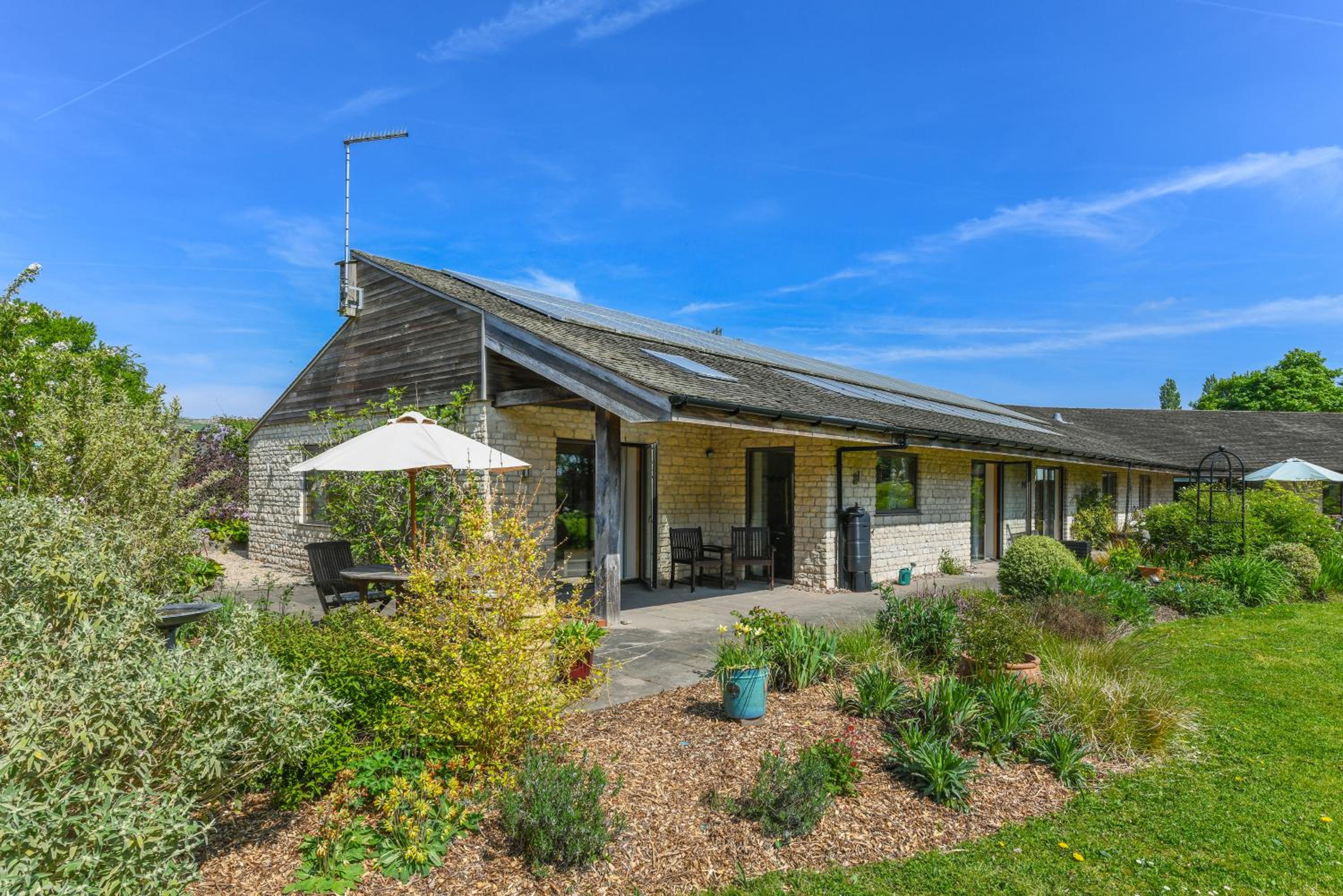Eco 2-Bed Bungalow with Biodiverse Garden & Solar