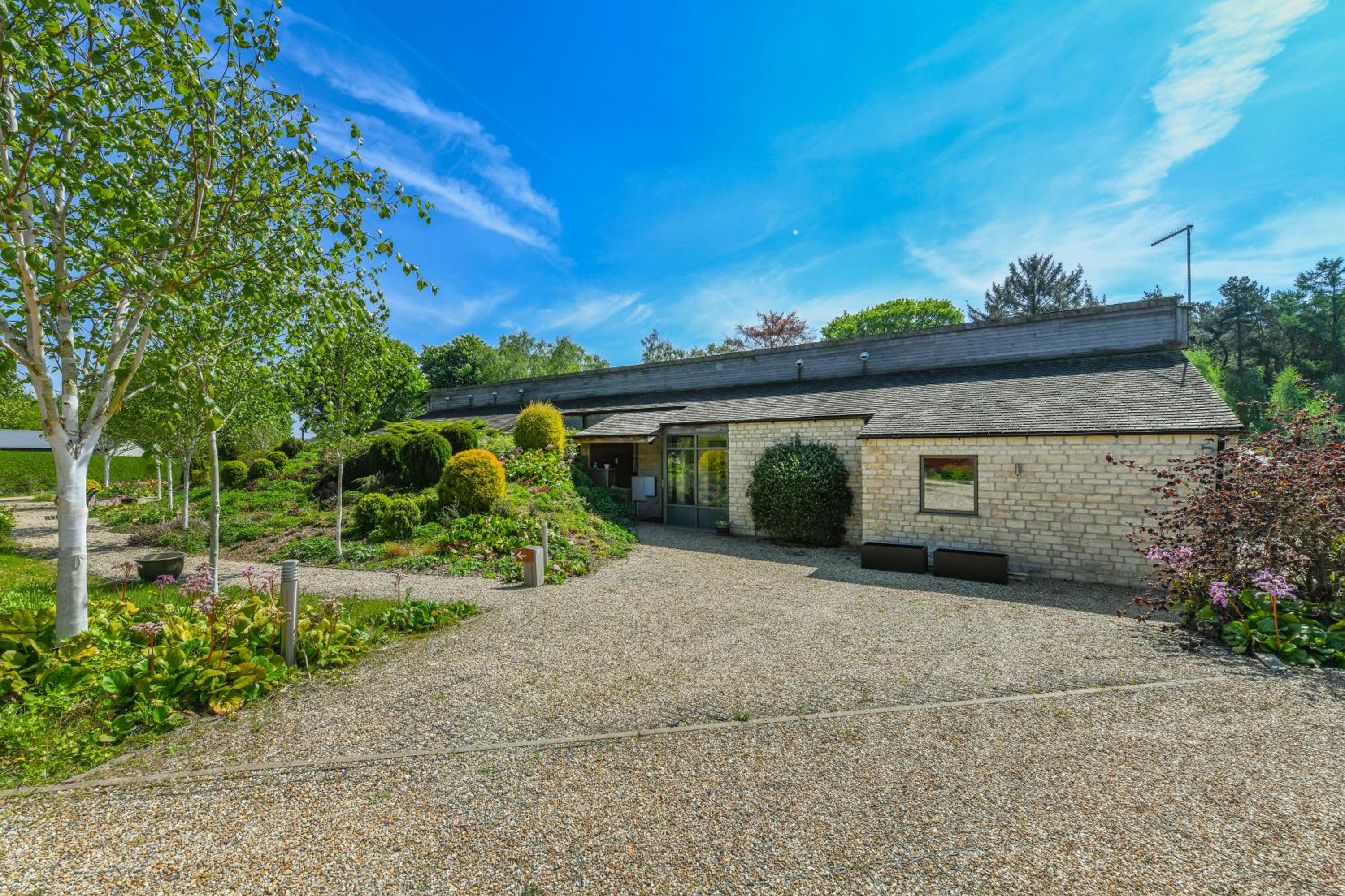 Eco 2-Bed Bungalow with Biodiverse Garden & Solar