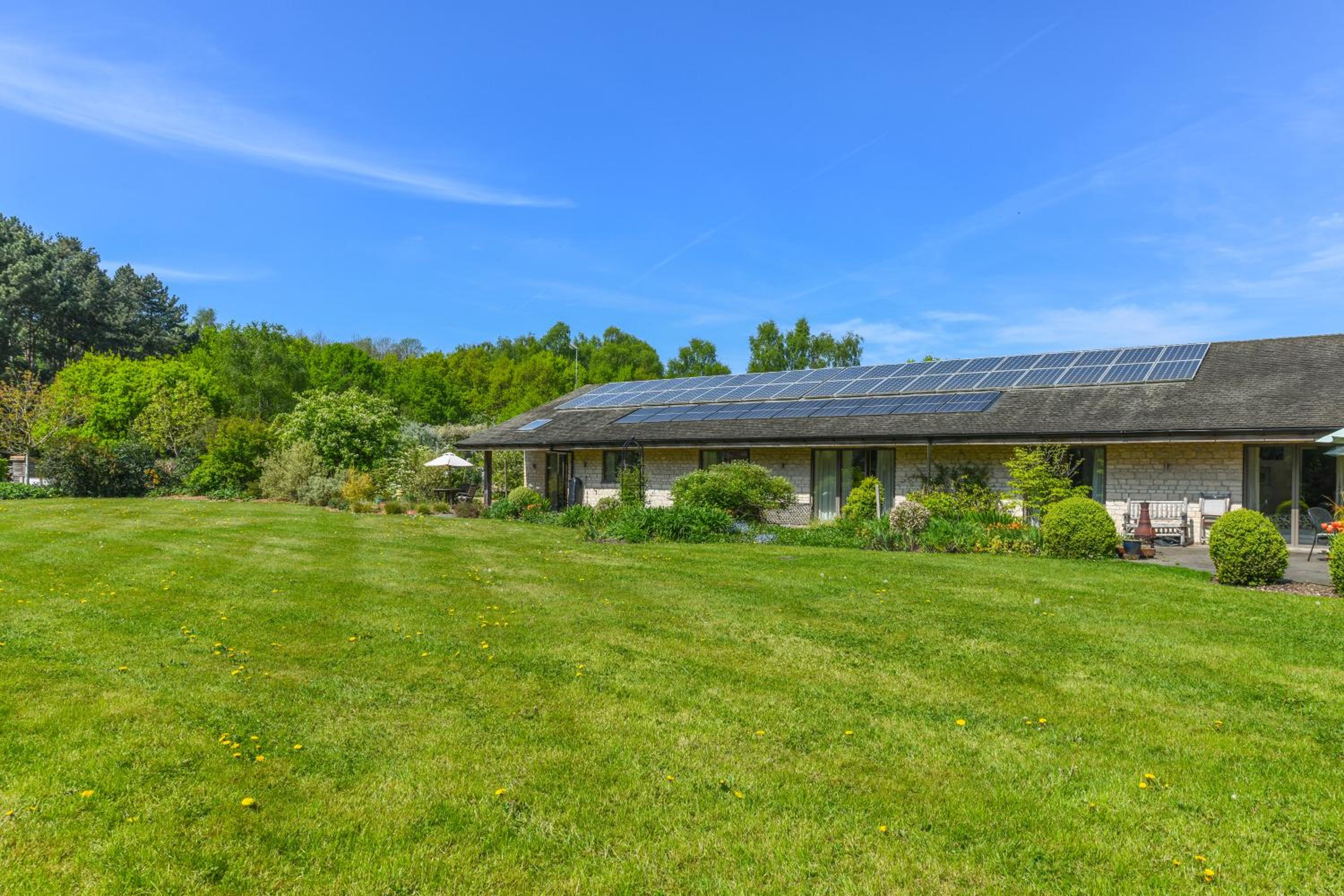 Eco 2-Bed Bungalow with Biodiverse Garden & Solar