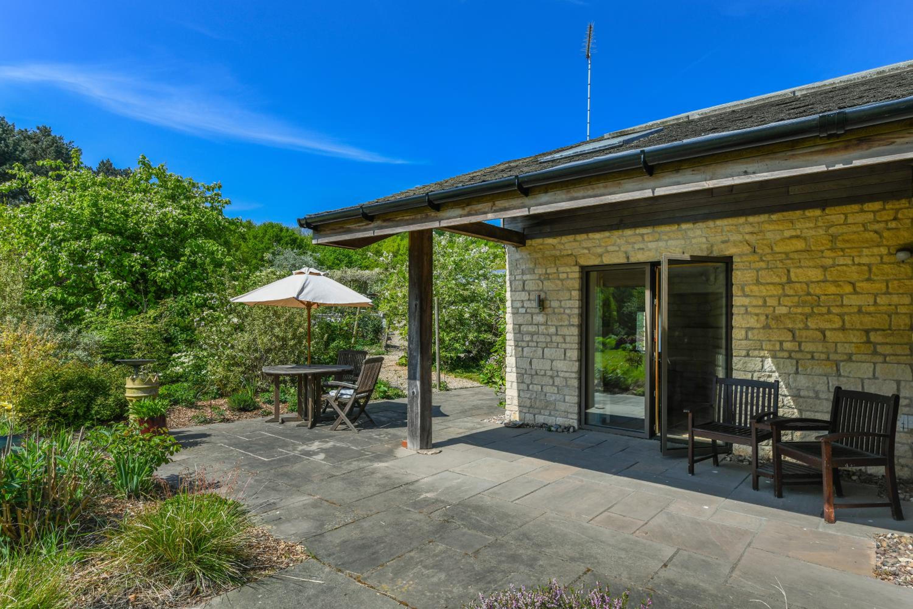 Eco 2-Bed Bungalow with Biodiverse Garden & Solar